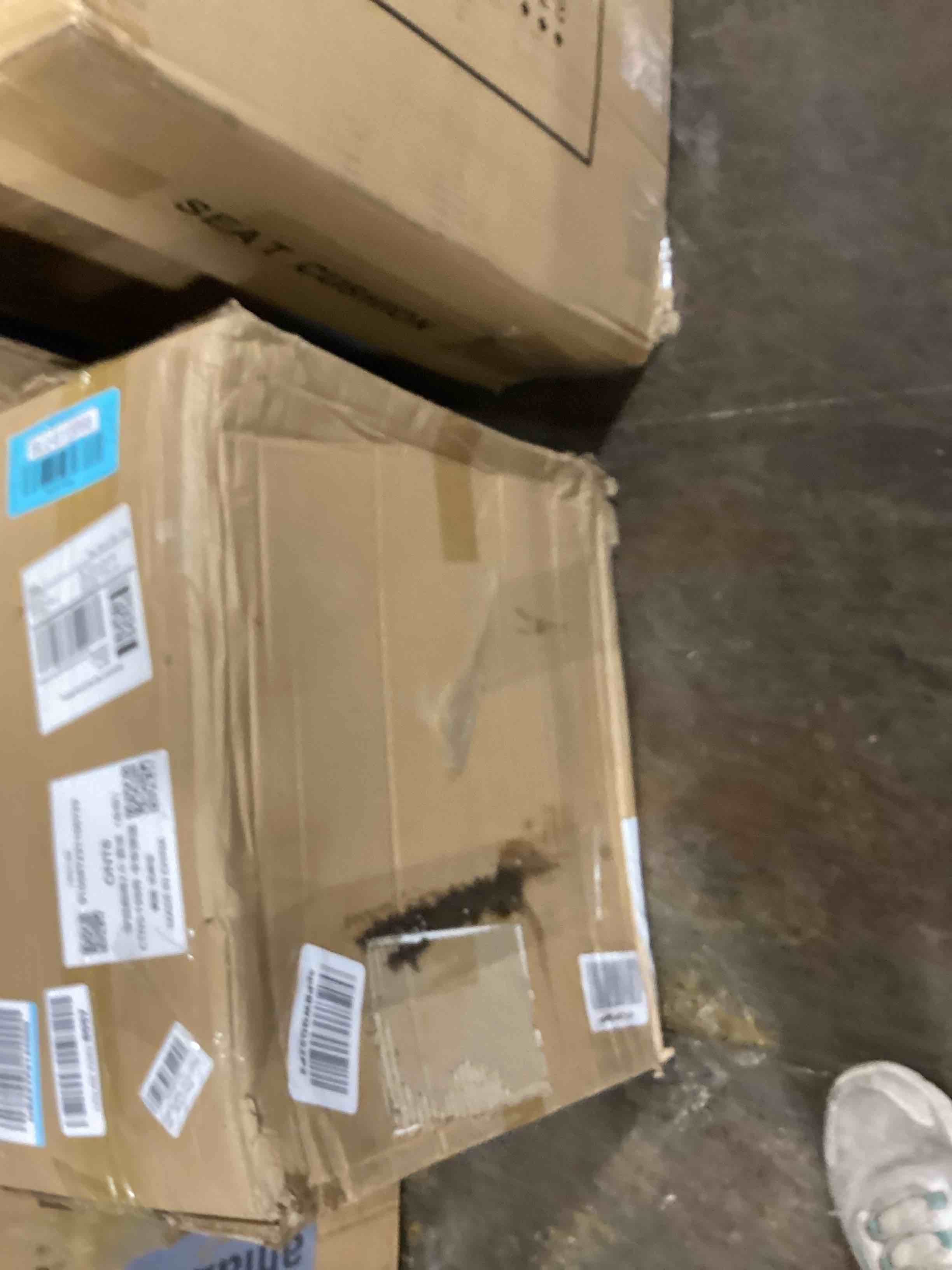 https://s3.amazonaws.com/lotting-images-prod/bidfta/BLU6113068_1716386095638.jpeg