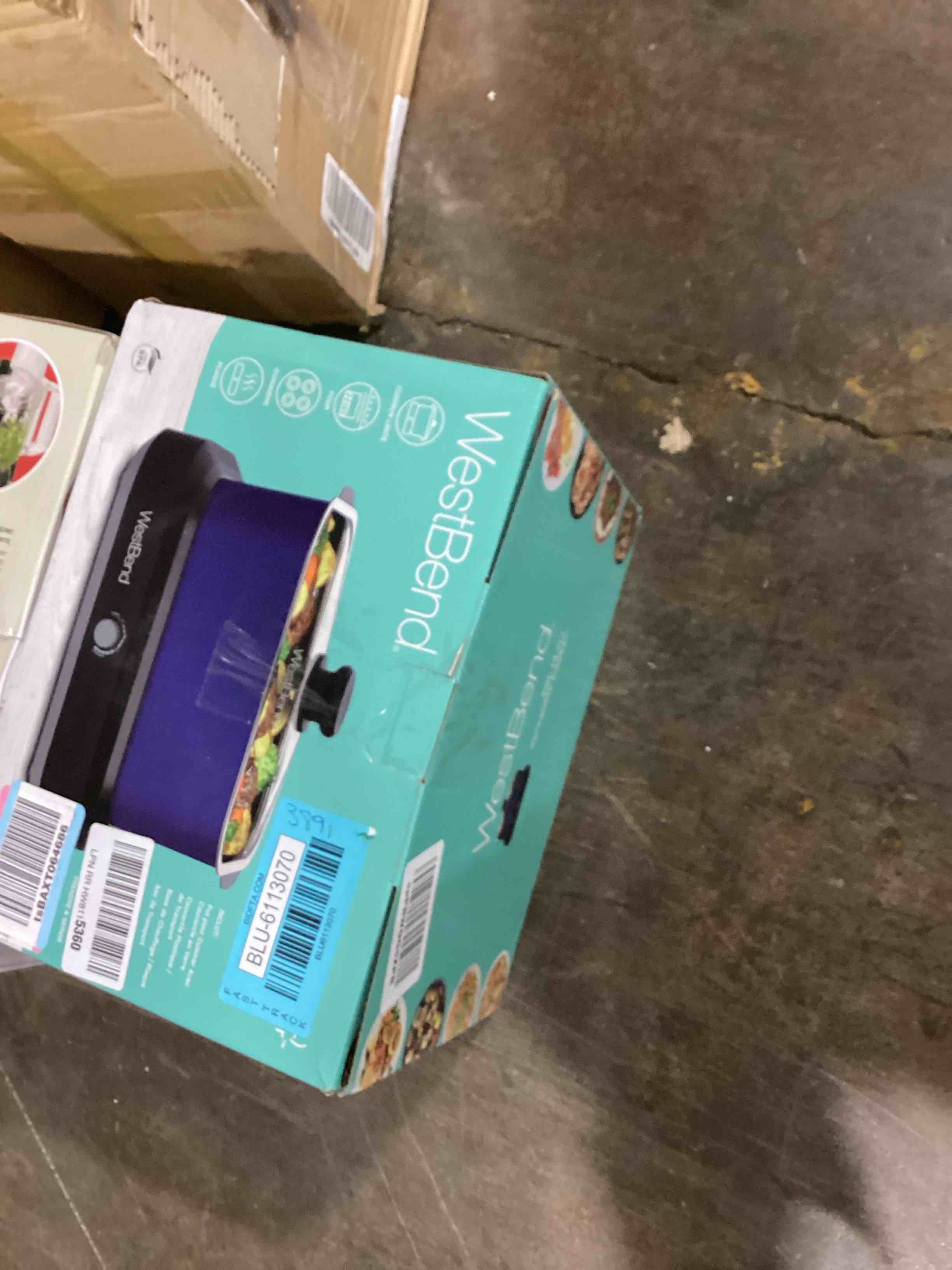 https://s3.amazonaws.com/lotting-images-prod/bidfta/BLU6113070_1716386017335.jpeg
