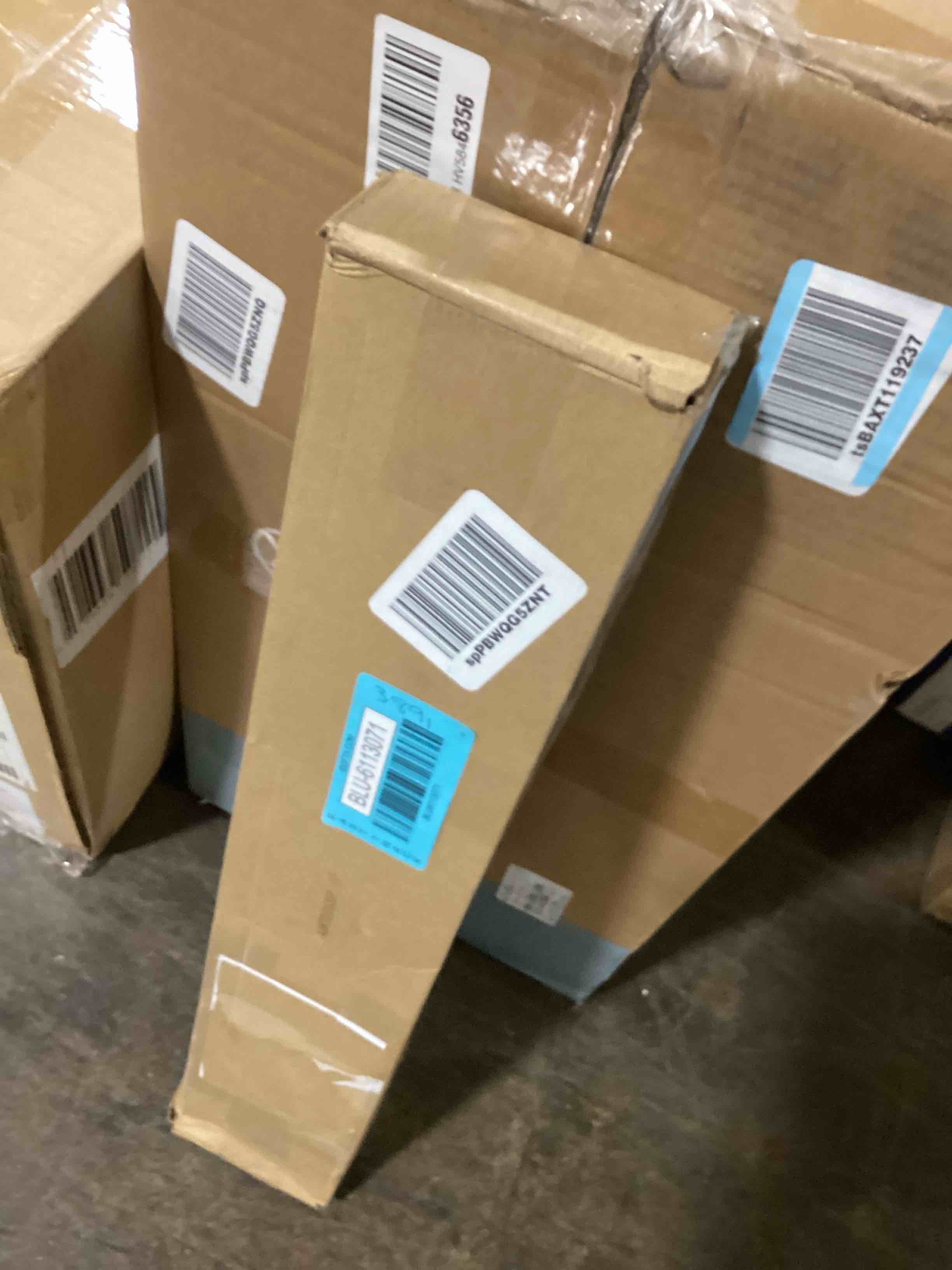 https://s3.amazonaws.com/lotting-images-prod/bidfta/BLU6113071_1716385977857.jpeg