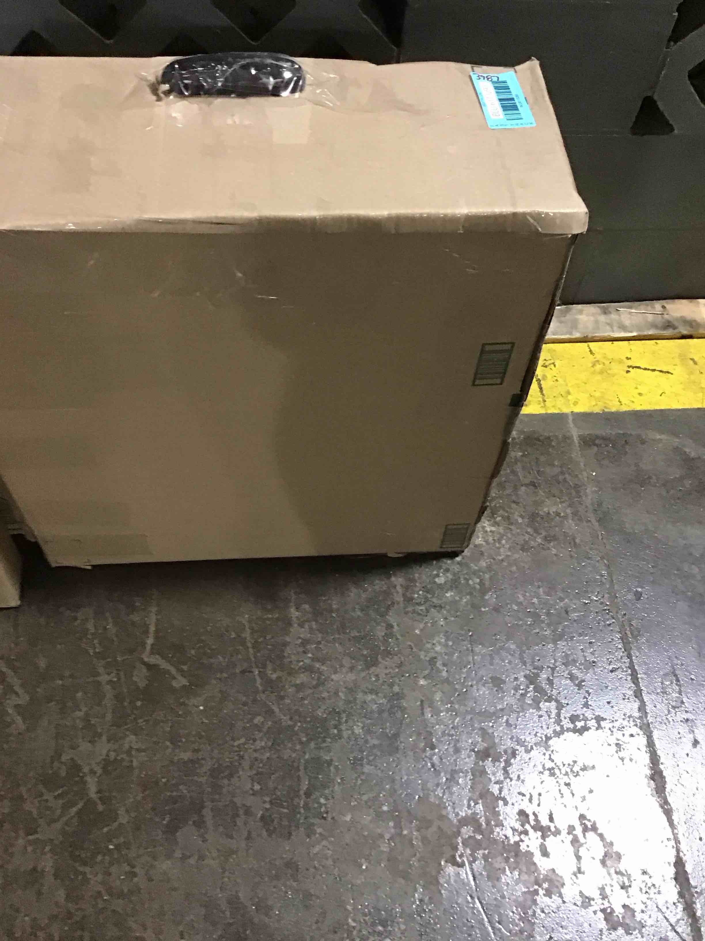 https://s3.amazonaws.com/lotting-images-prod/bidfta/BLU6113293_1716494910435.jpeg