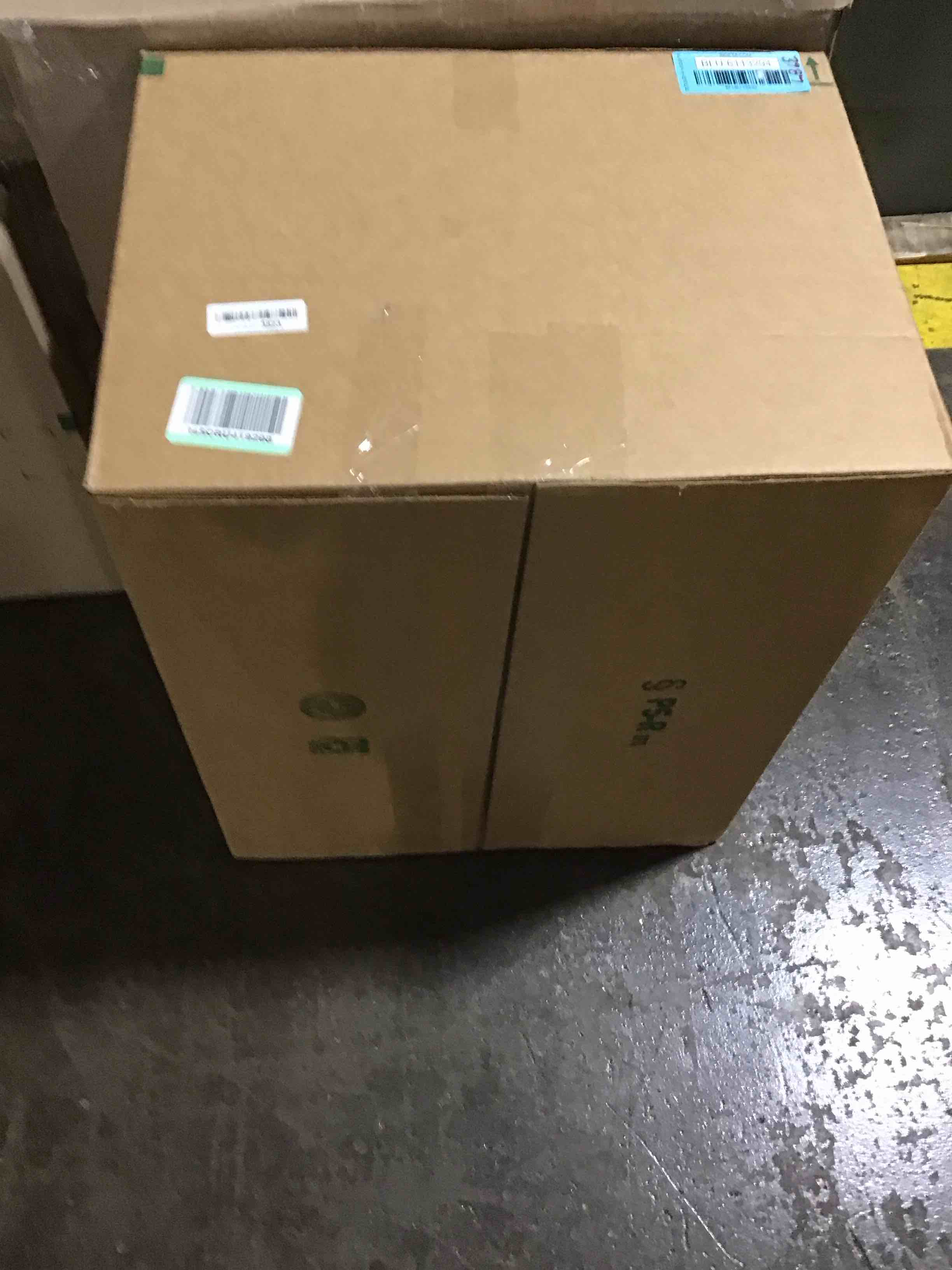 https://s3.amazonaws.com/lotting-images-prod/bidfta/BLU6113294_1716494493065.jpeg