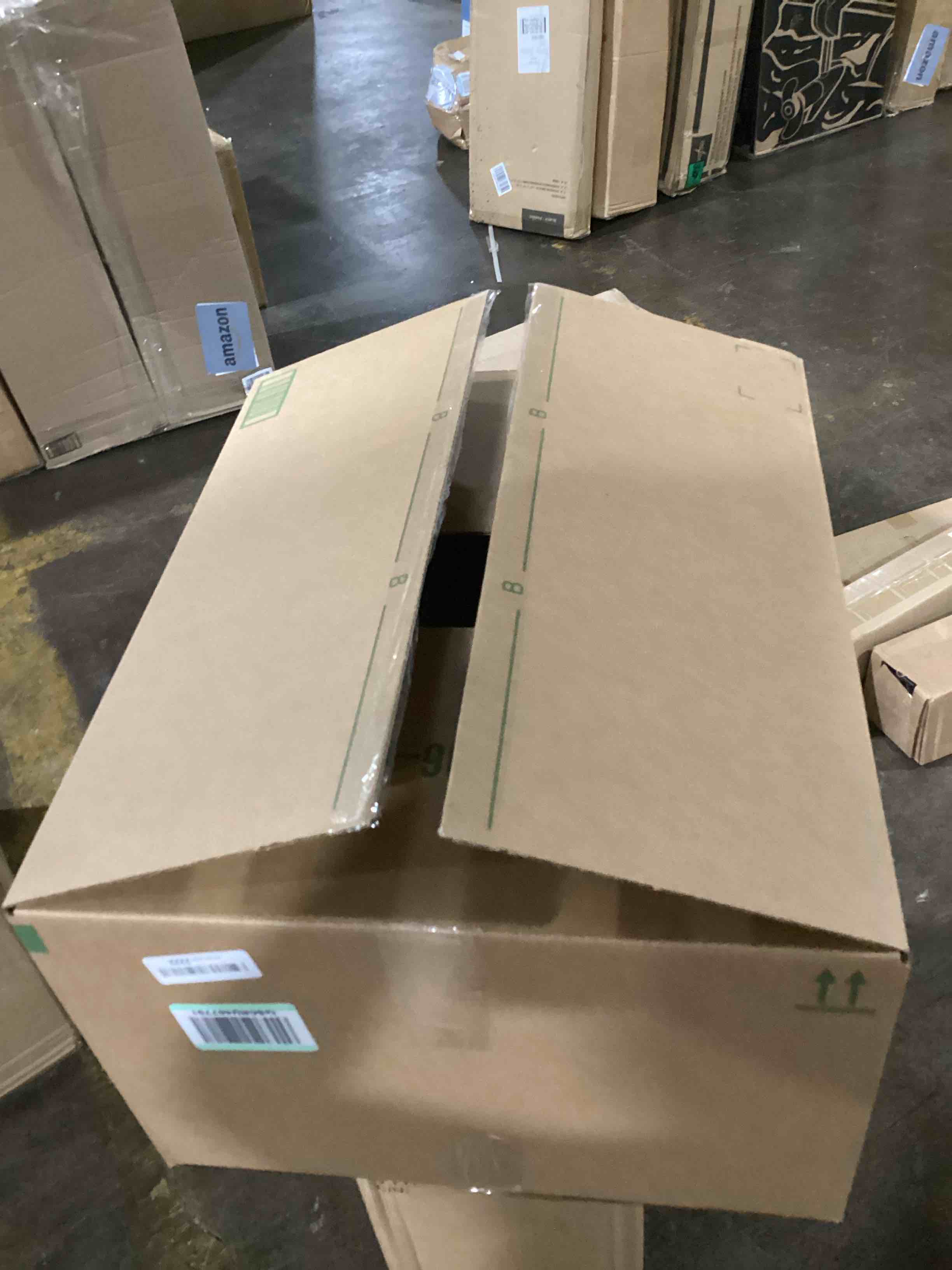 https://s3.amazonaws.com/lotting-images-prod/bidfta/BLU6113557_1716581973619.jpeg