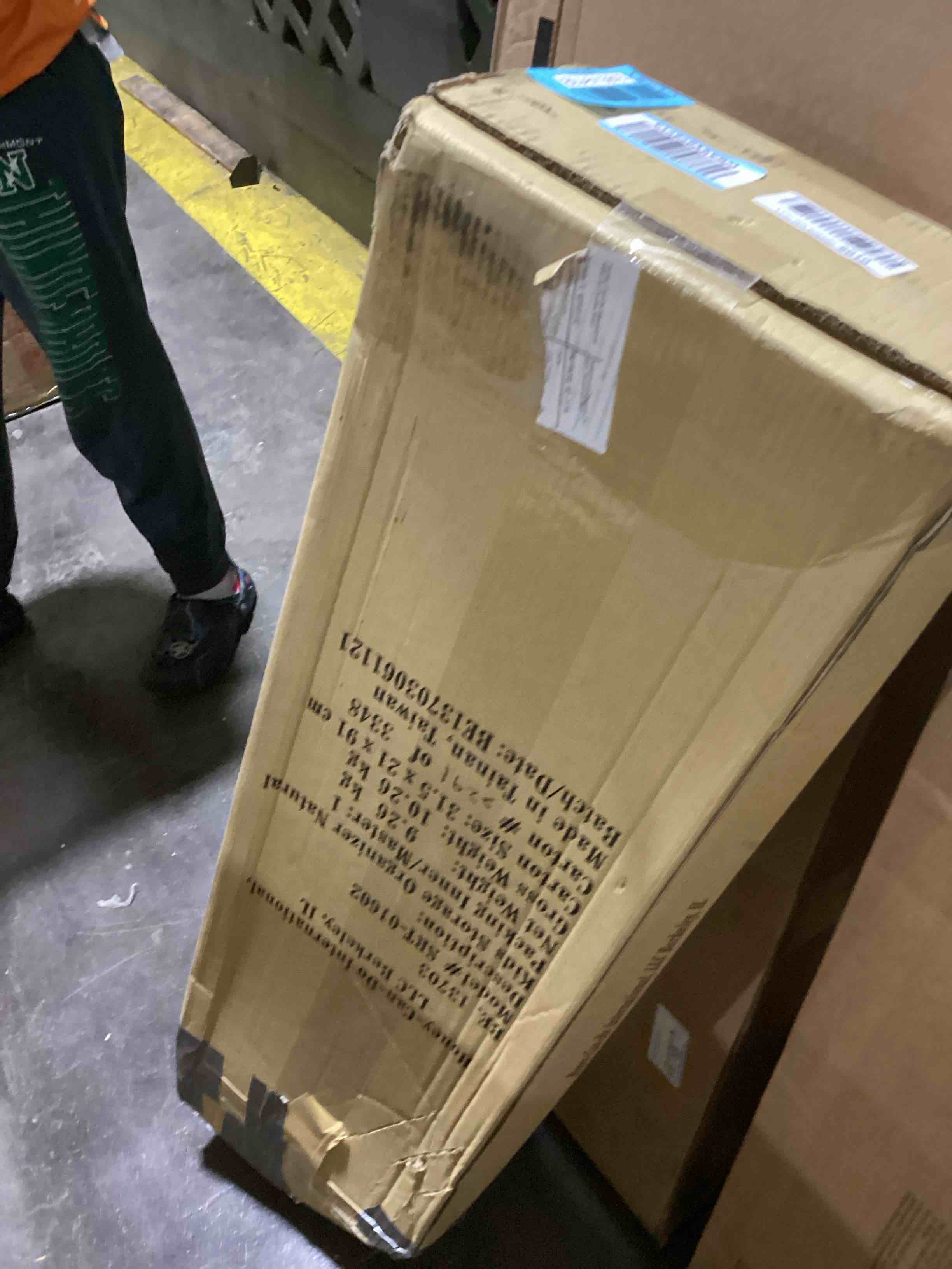 https://s3.amazonaws.com/lotting-images-prod/bidfta/BLU6113818_1717013865941.jpeg