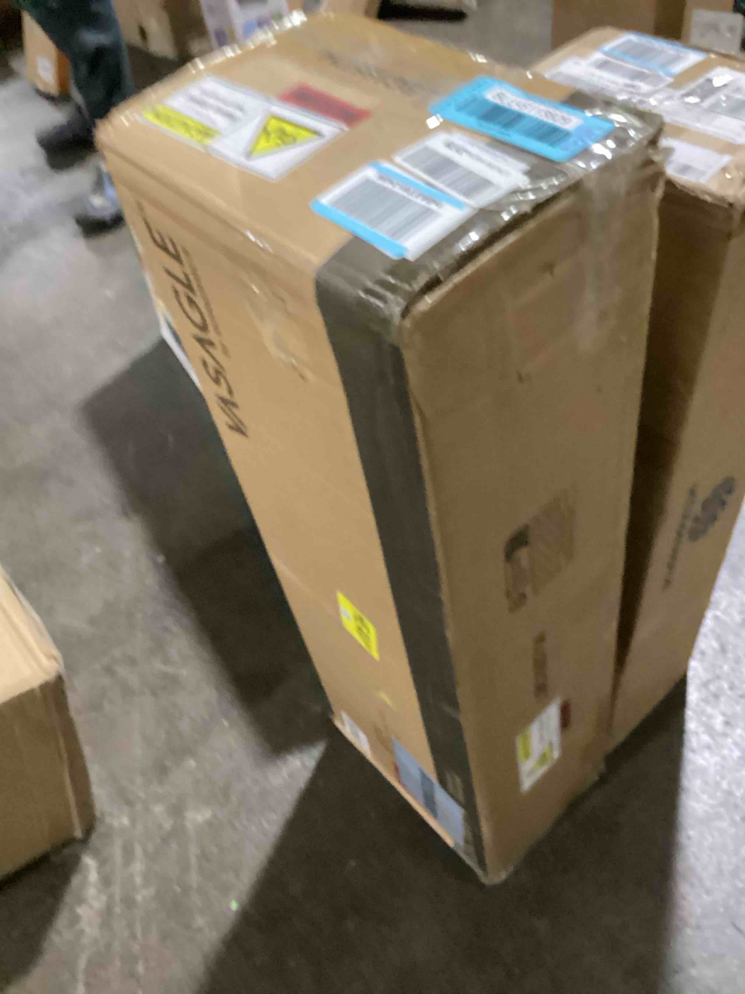 https://s3.amazonaws.com/lotting-images-prod/bidfta/BLU6113829_1717013106026.jpeg