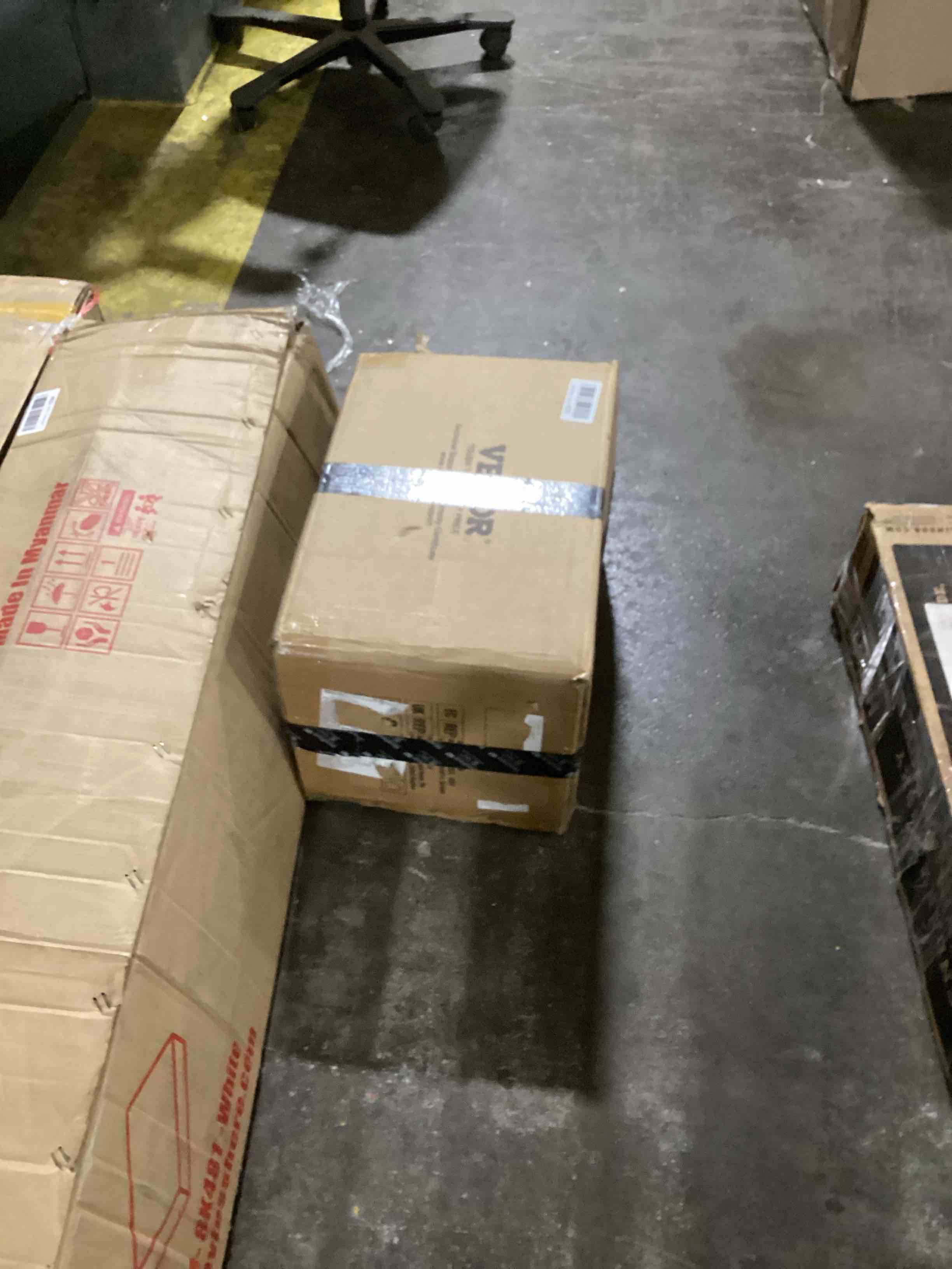 https://s3.amazonaws.com/lotting-images-prod/bidfta/BLU6114394_1717605516467.jpeg