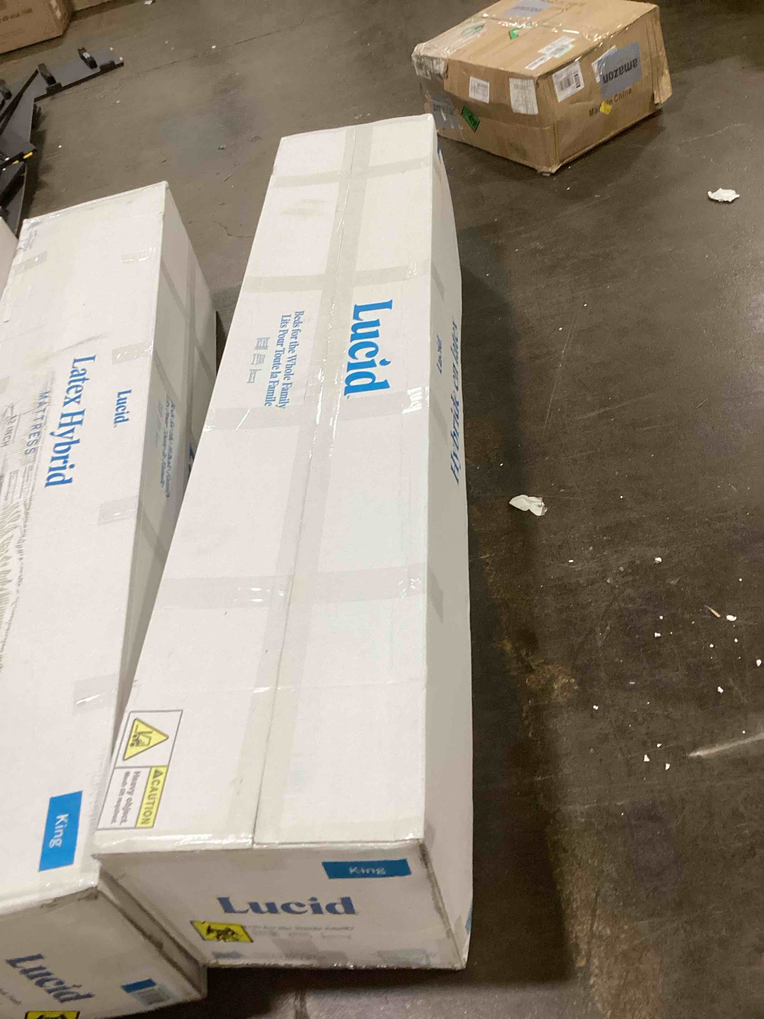 https://s3.amazonaws.com/lotting-images-prod/bidfta/BLU6114413_1717600192204.jpeg