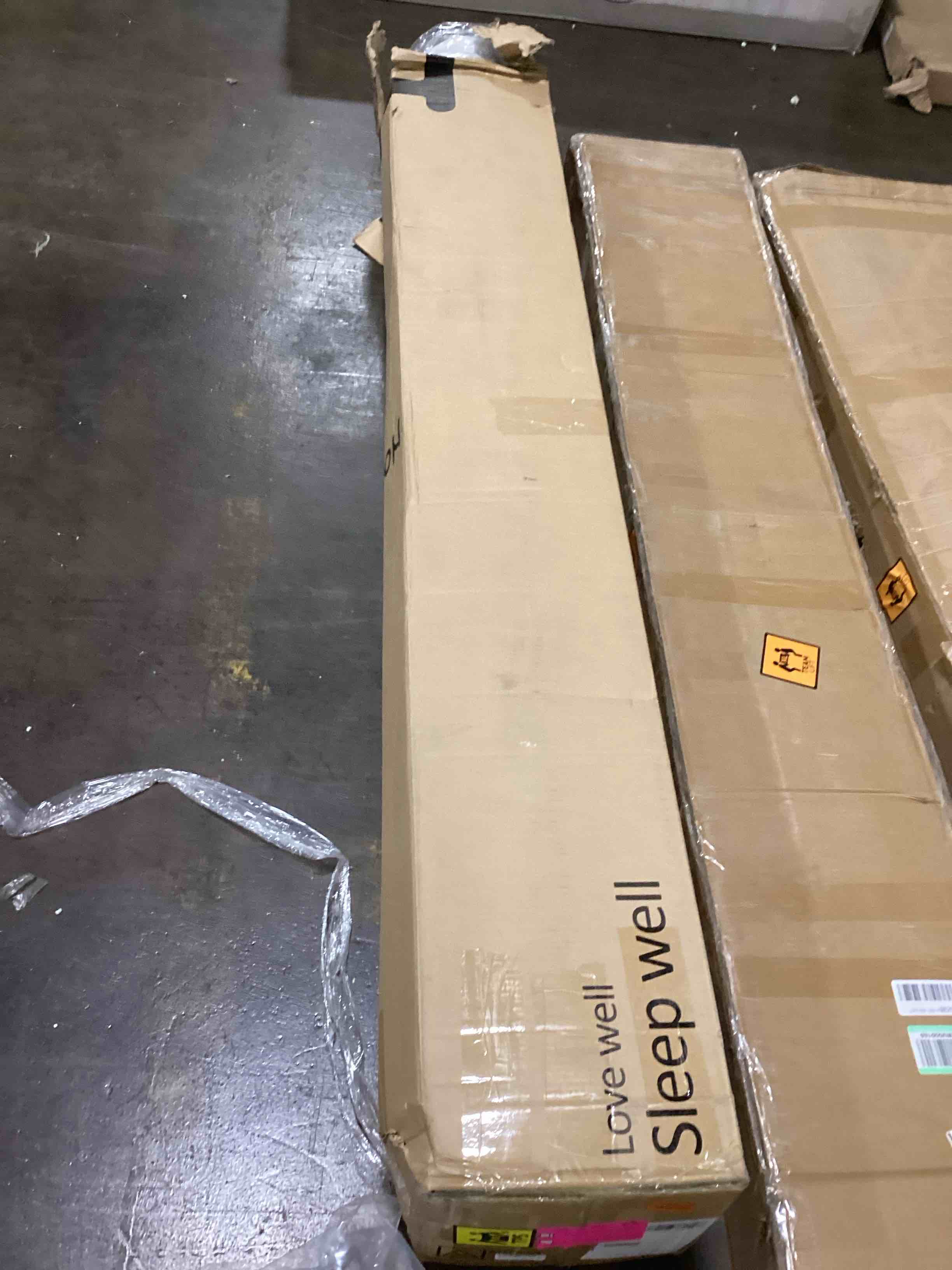 https://s3.amazonaws.com/lotting-images-prod/bidfta/BLU6114414_1717600293502.jpeg