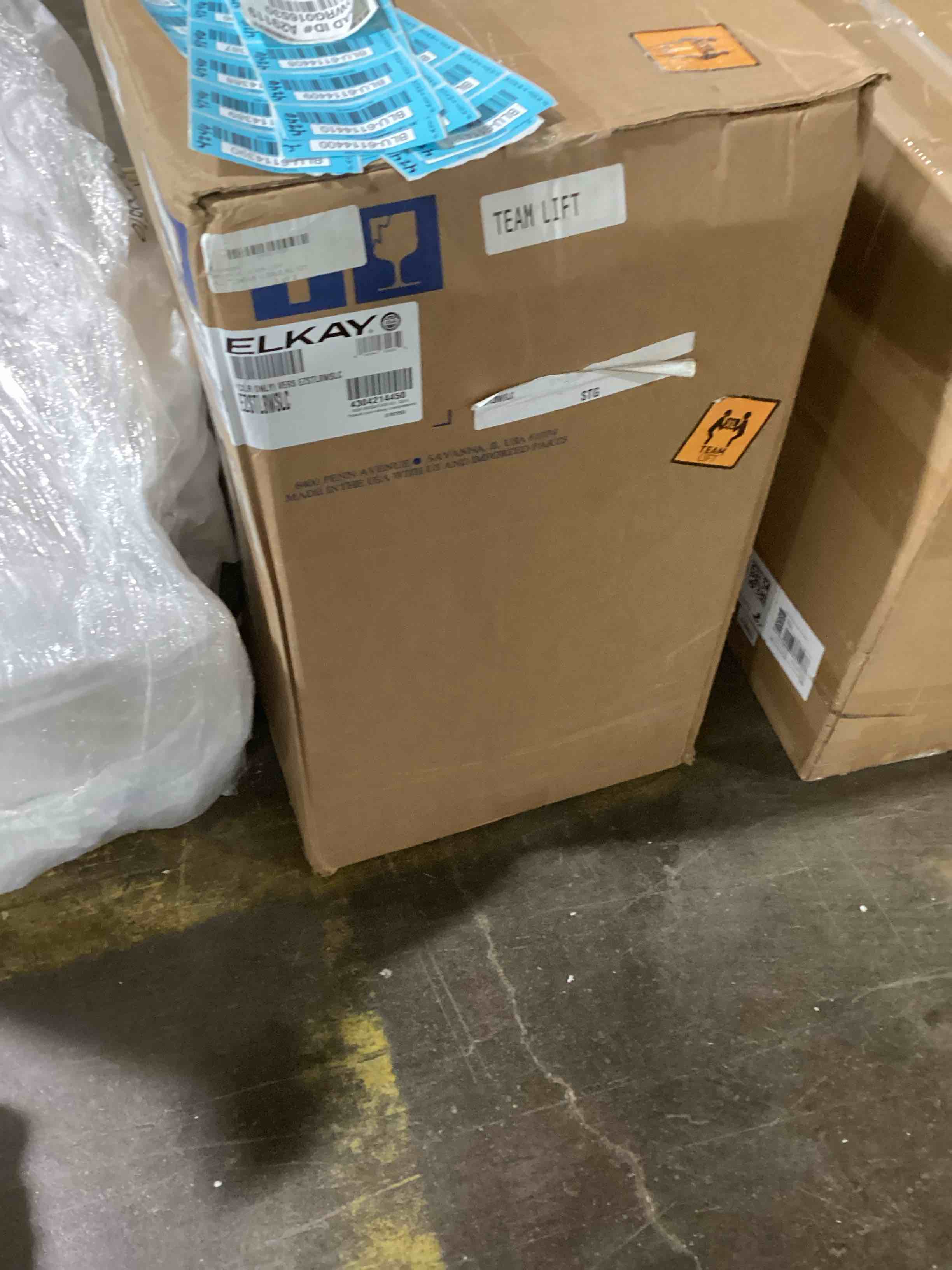https://s3.amazonaws.com/lotting-images-prod/bidfta/BLU6114419_1717600909232.jpeg