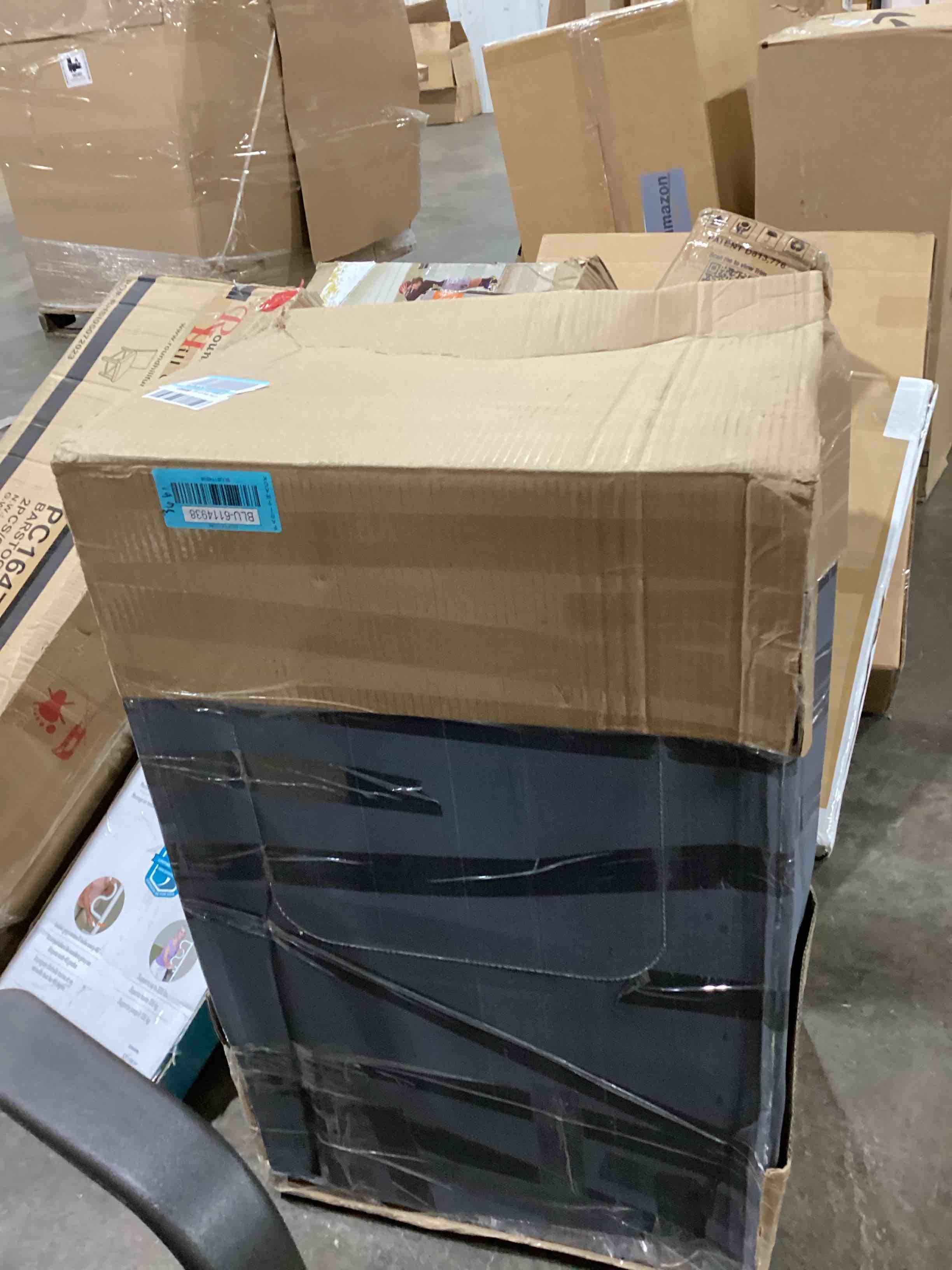 https://s3.amazonaws.com/lotting-images-prod/bidfta/BLU6114938_1715283999519.jpeg