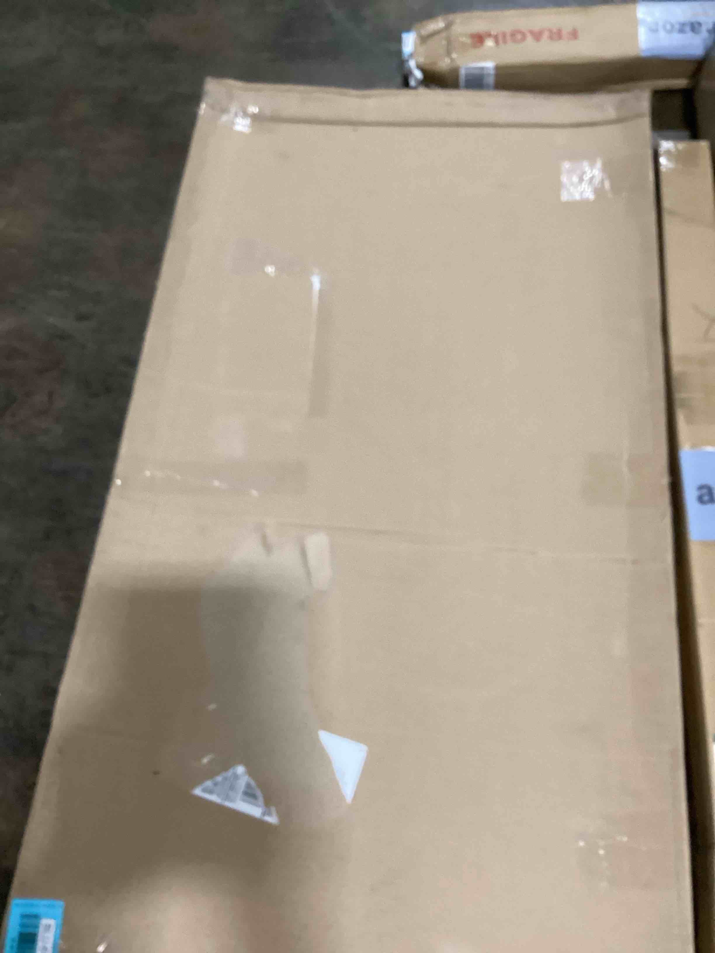 https://s3.amazonaws.com/lotting-images-prod/bidfta/BLU6115568_1716320060180.jpeg