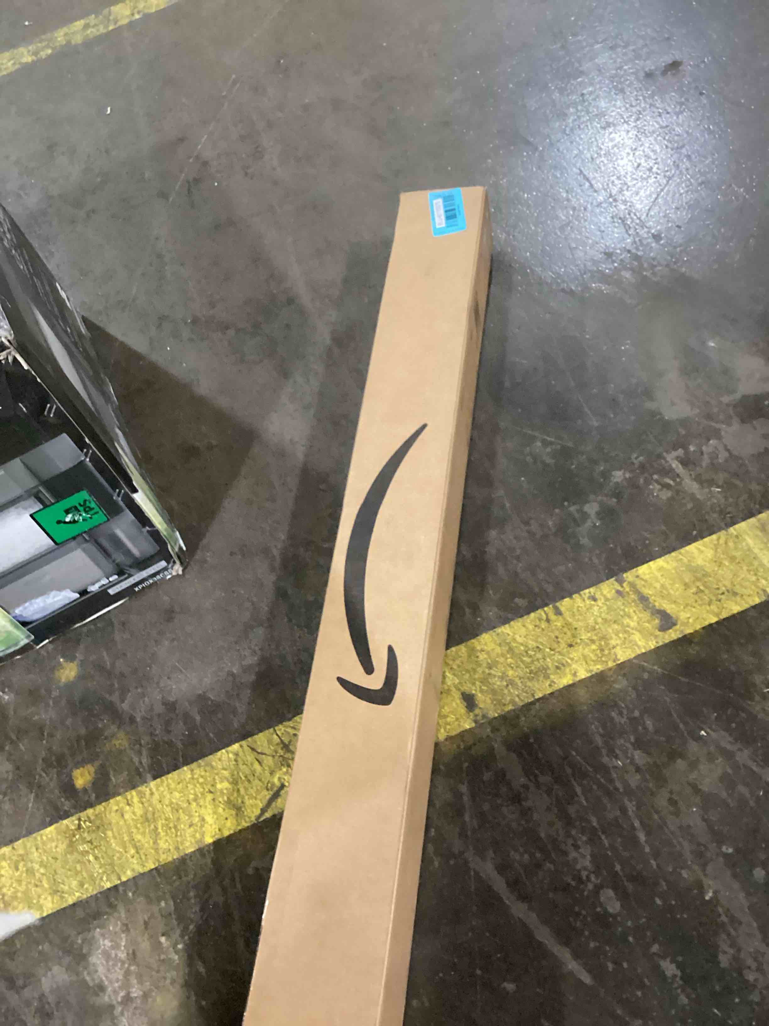 https://s3.amazonaws.com/lotting-images-prod/bidfta/BLU6115575_1716319268849.jpeg