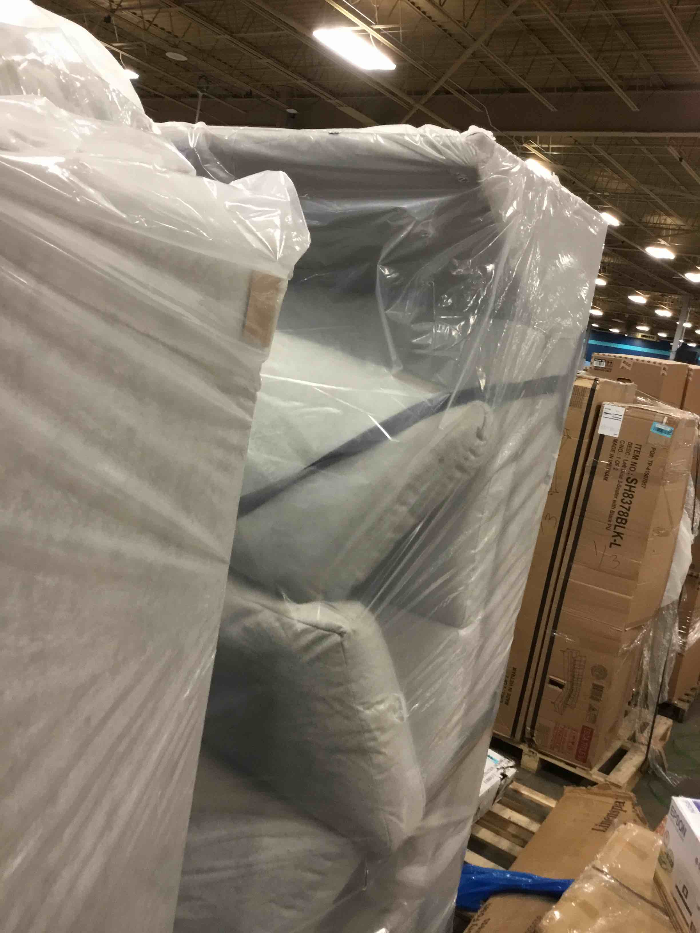 https://s3.amazonaws.com/lotting-images-prod/bidfta/BLU6124065_1711978413806.jpeg