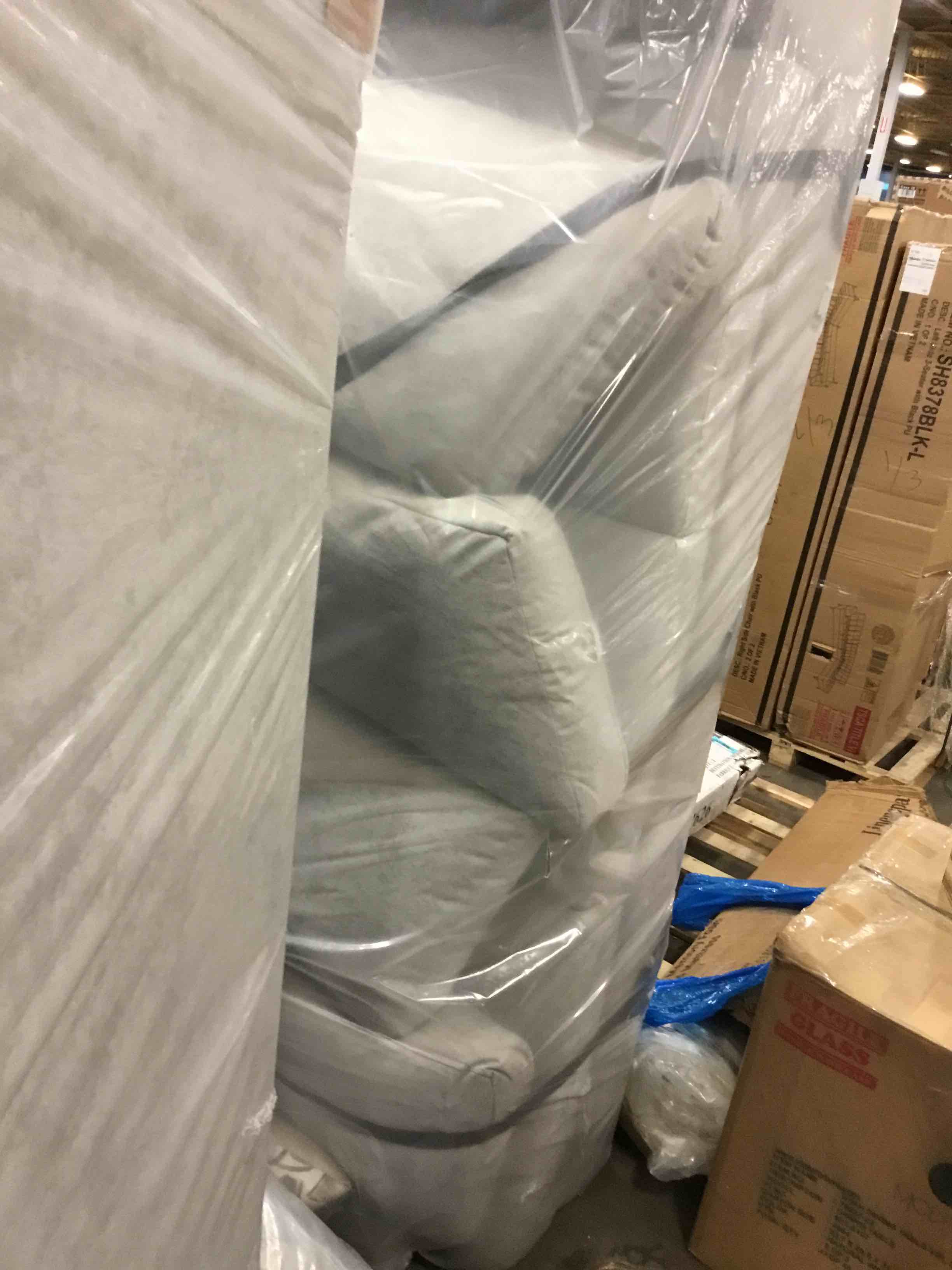 https://s3.amazonaws.com/lotting-images-prod/bidfta/BLU6124065_1711978415496.jpeg