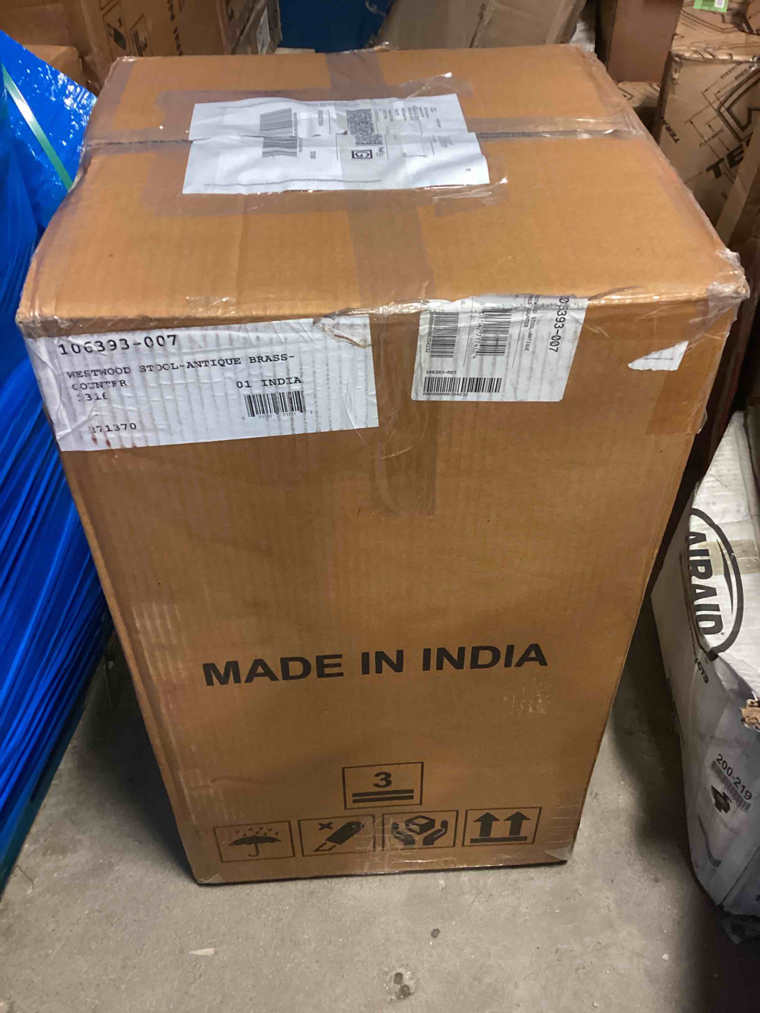 https://s3.amazonaws.com/lotting-images-prod/bidfta/BLU6124155_1712068175573.jpeg