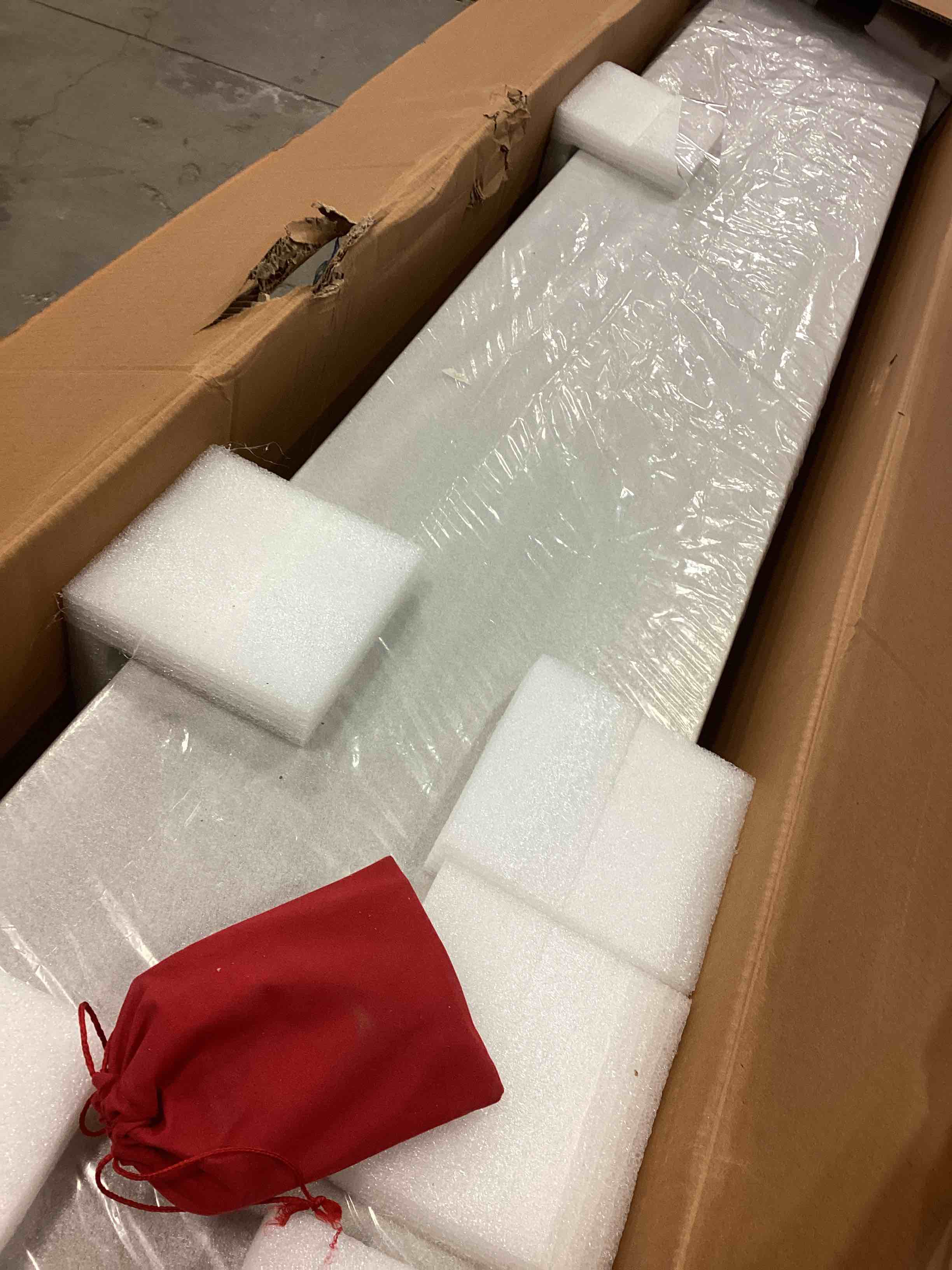 https://s3.amazonaws.com/lotting-images-prod/bidfta/BLU6124164_1712079993765.jpeg