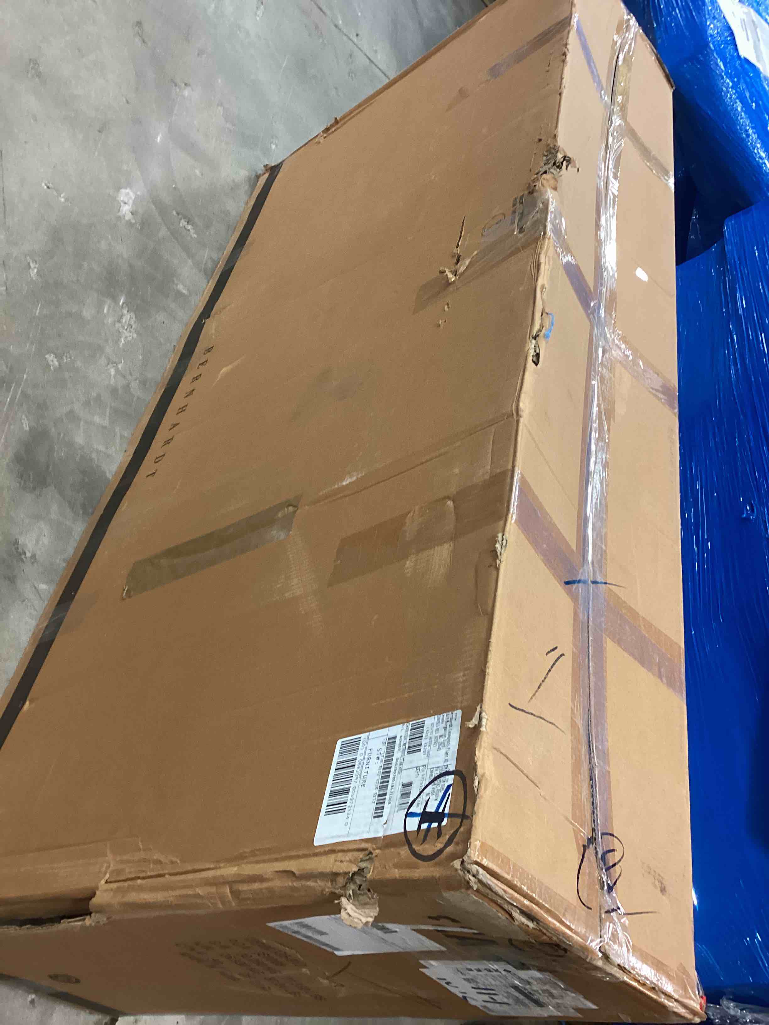 https://s3.amazonaws.com/lotting-images-prod/bidfta/BLU6124164_1712080063063.jpeg
