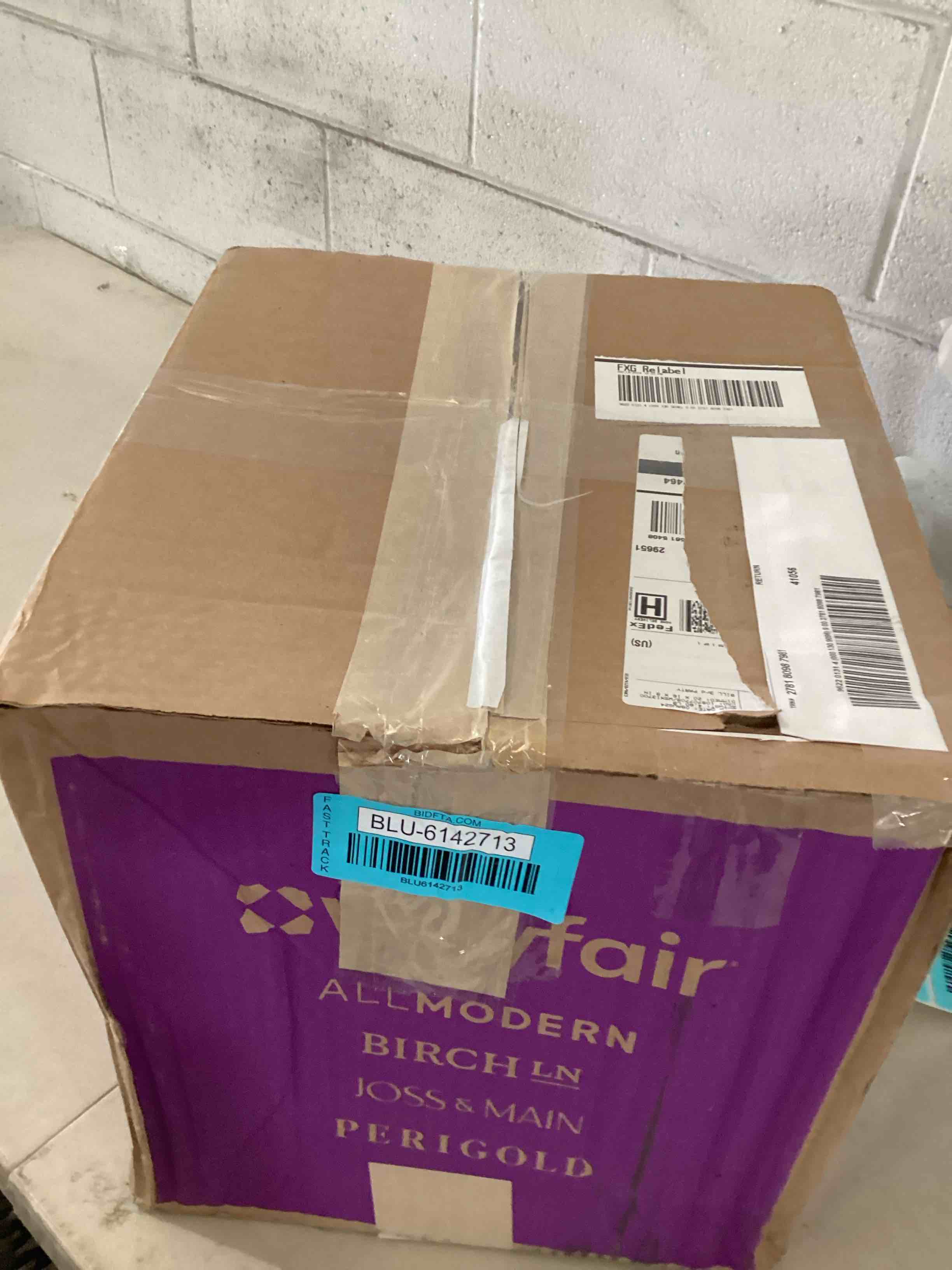 https://s3.amazonaws.com/lotting-images-prod/bidfta/BLU6142713_1724074159452.jpeg