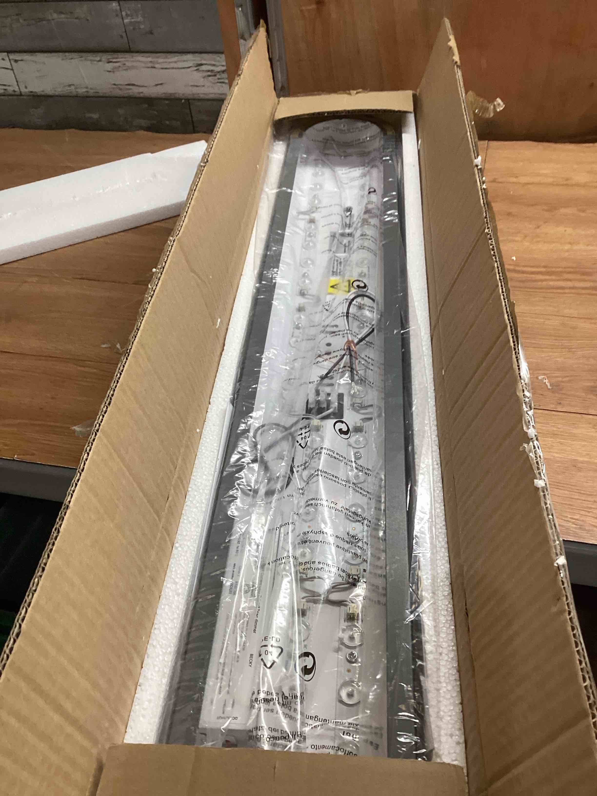 https://s3.amazonaws.com/lotting-images-prod/bidfta/BLU6144302_1712587608550.jpeg