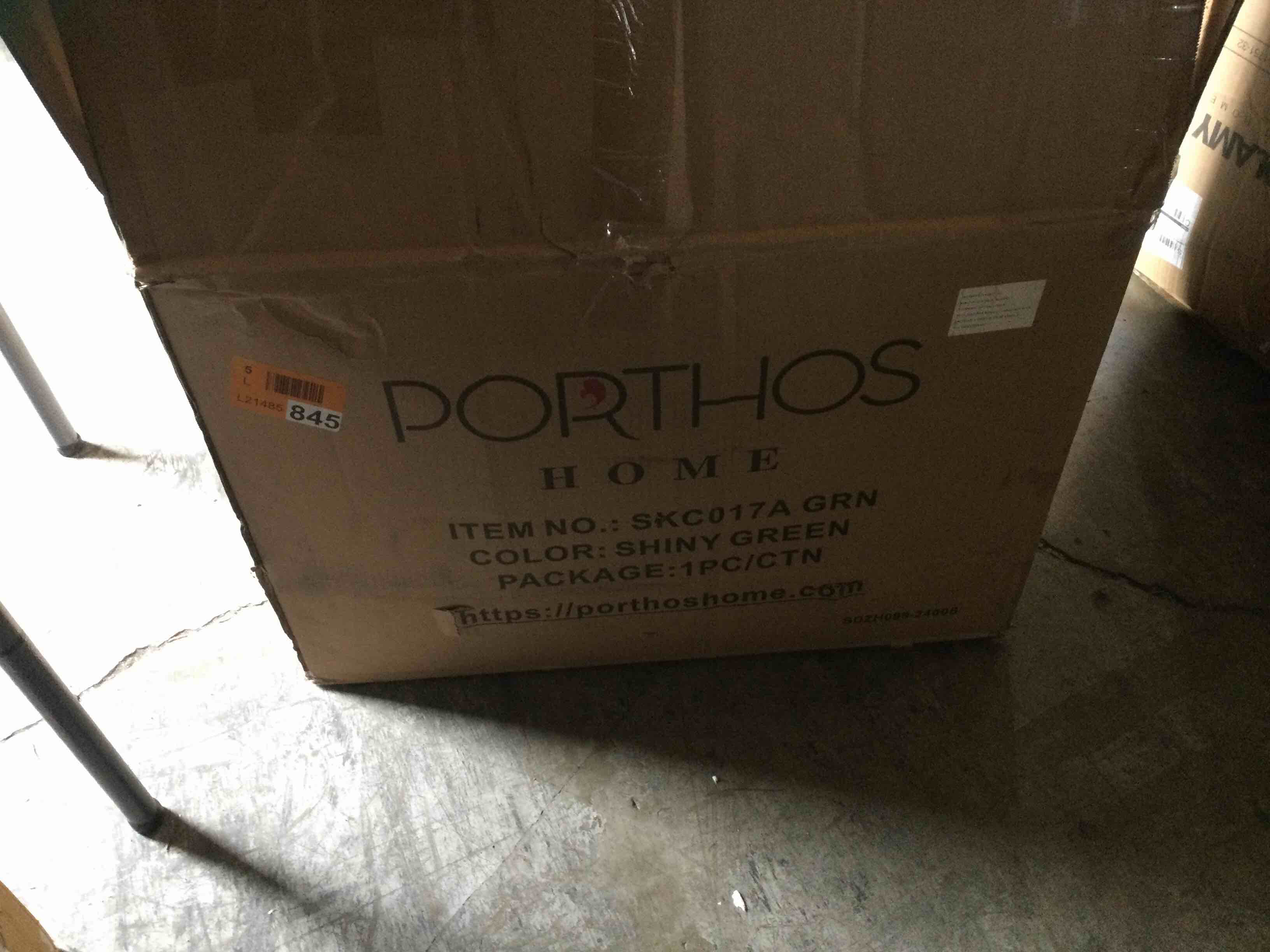 https://s3.amazonaws.com/lotting-images-prod/bidfta/BLU6145691_1727284487687.jpeg