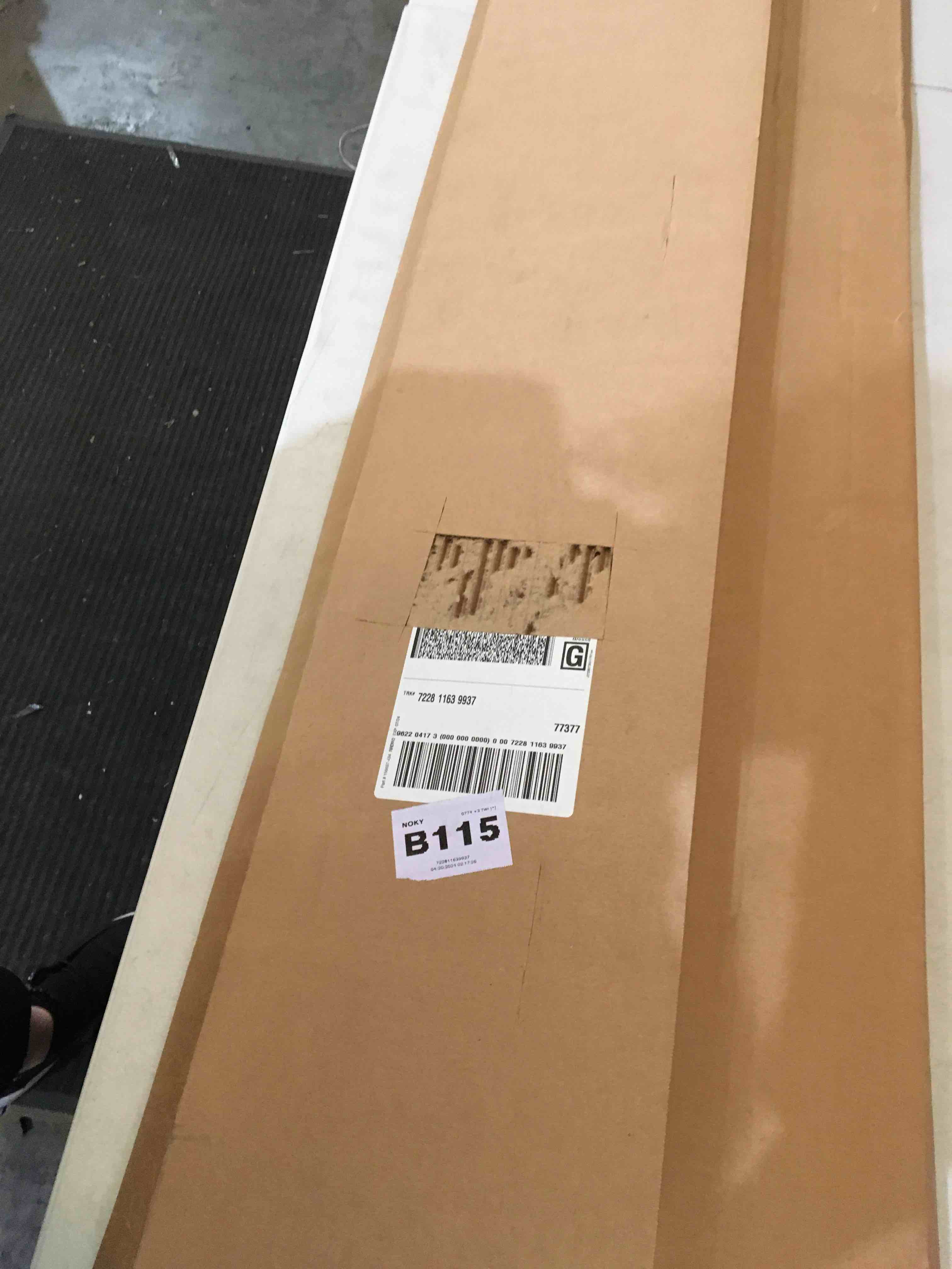 https://s3.amazonaws.com/lotting-images-prod/bidfta/BLU6147051_1714576832914.jpeg