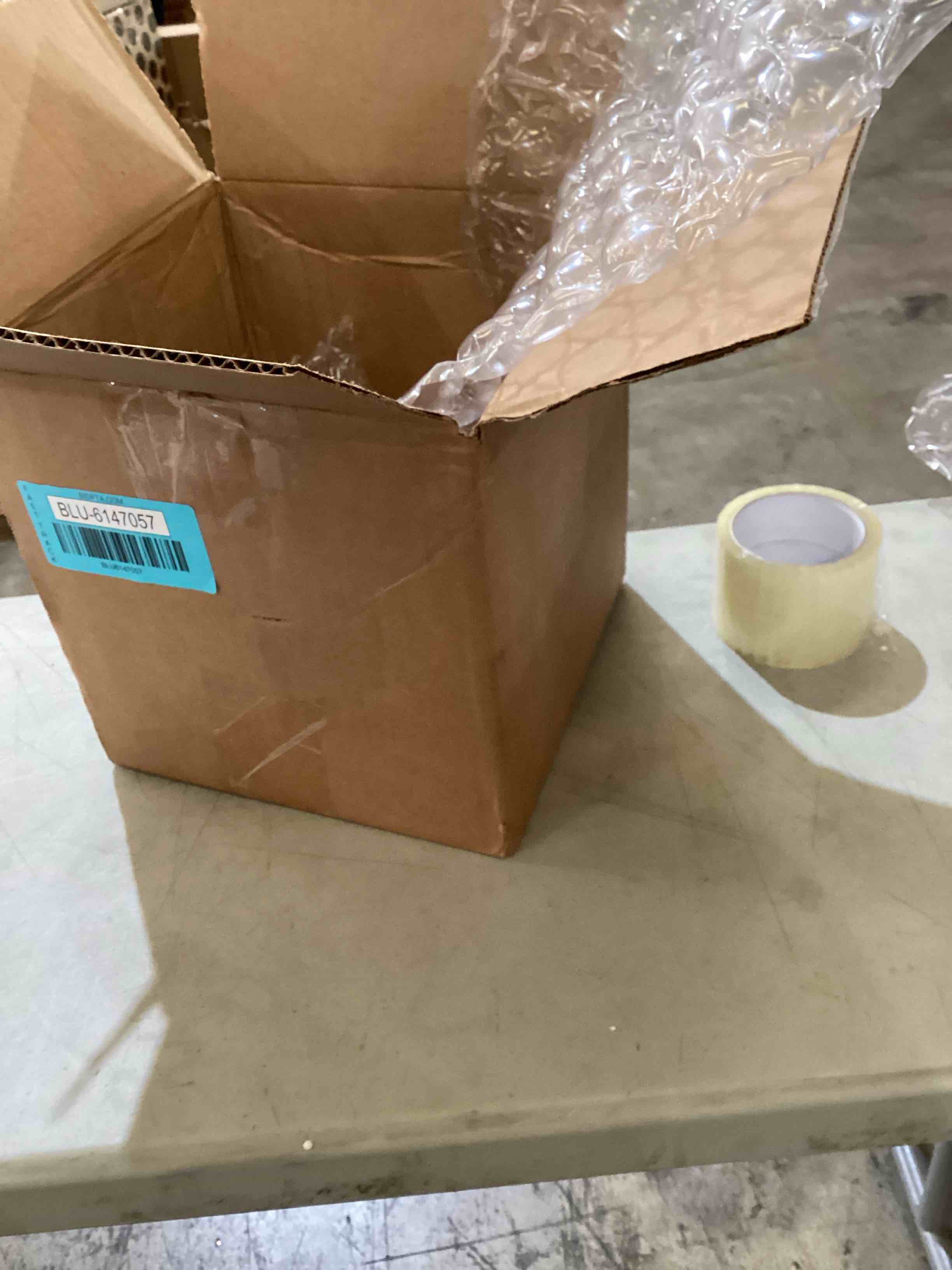 https://s3.amazonaws.com/lotting-images-prod/bidfta/BLU6147057_1714576297809.jpeg