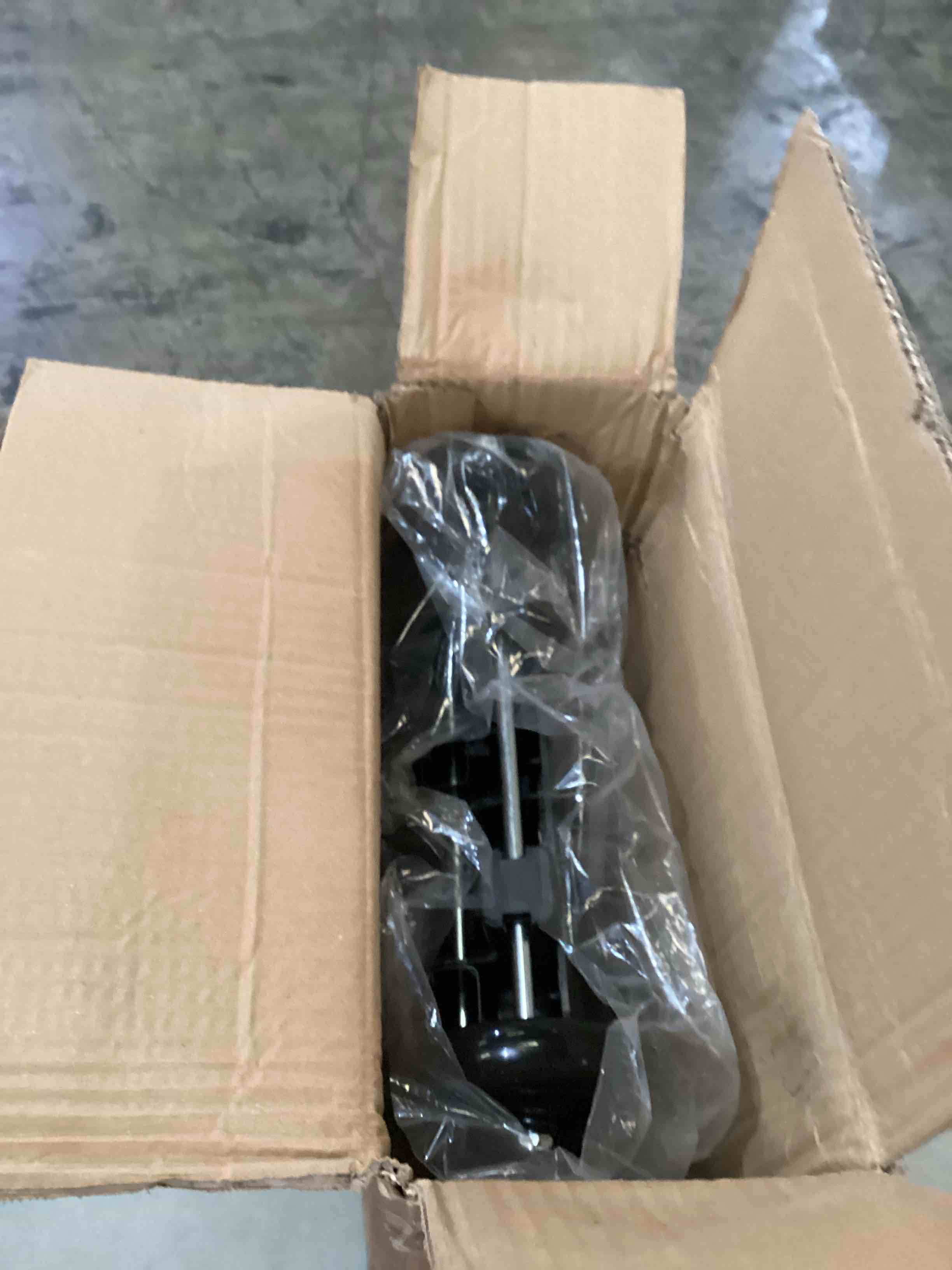 https://s3.amazonaws.com/lotting-images-prod/bidfta/BLU6147643_1719342451817.jpeg