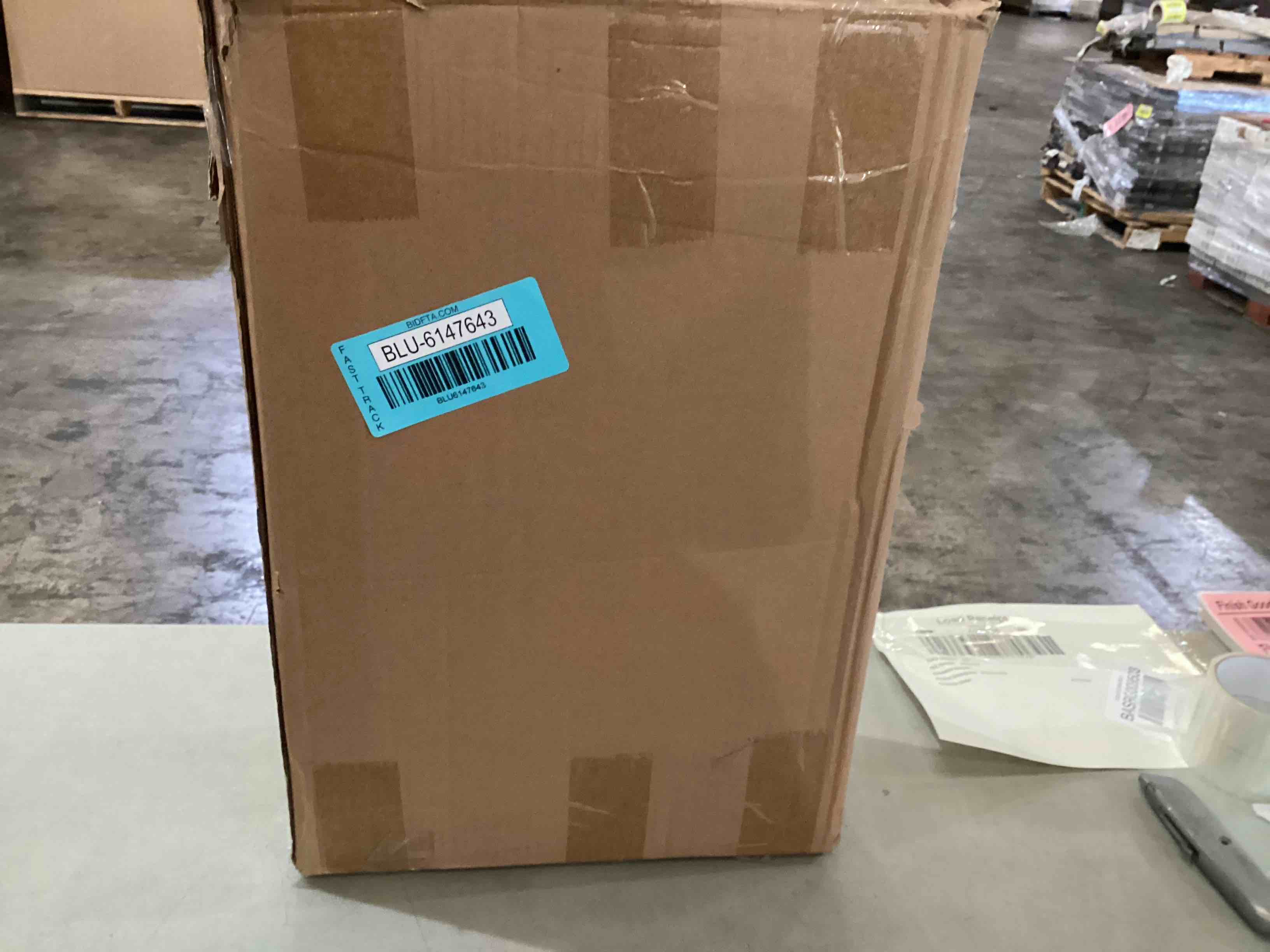 https://s3.amazonaws.com/lotting-images-prod/bidfta/BLU6147643_1719342462196.jpeg