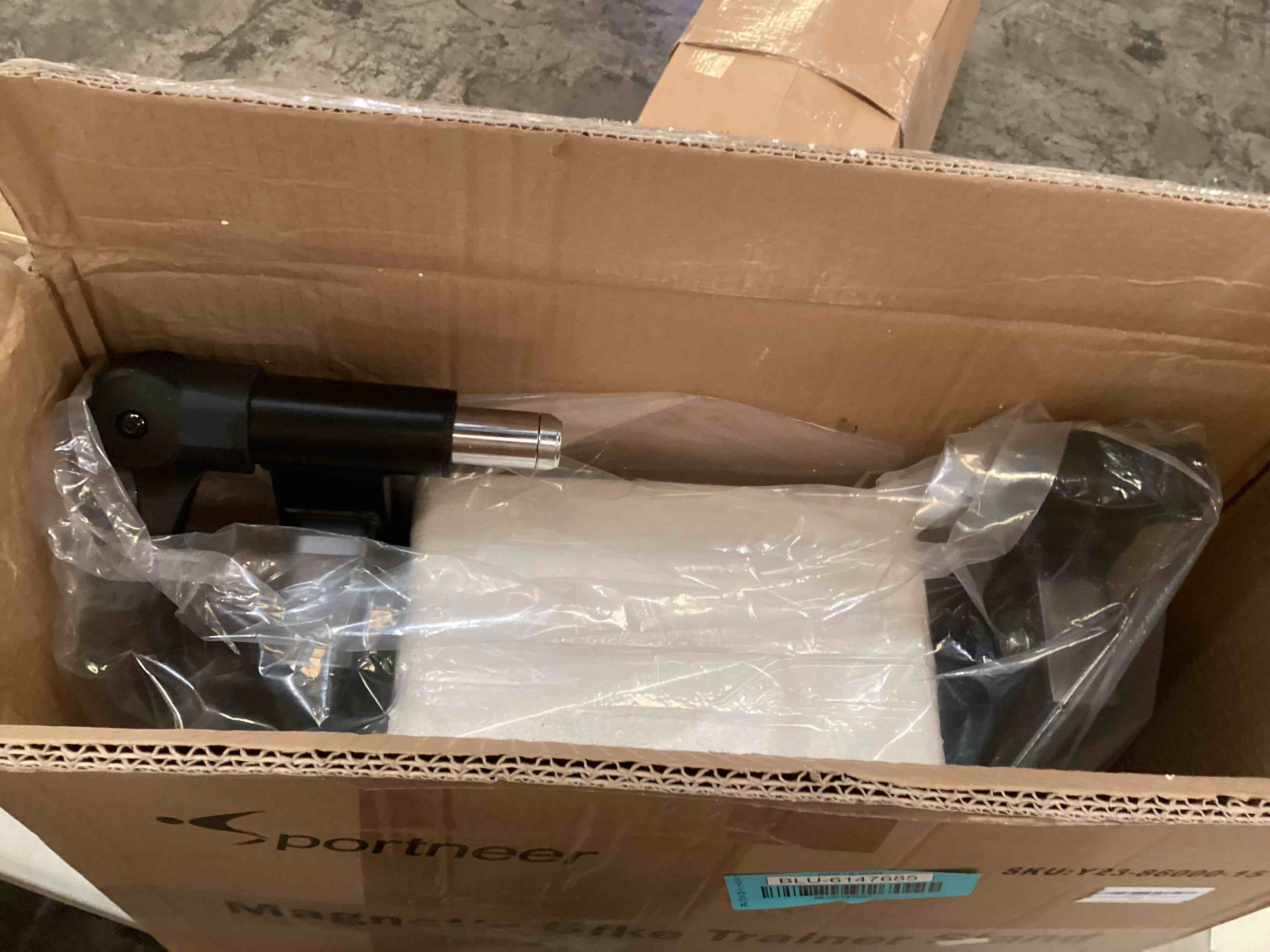 https://s3.amazonaws.com/lotting-images-prod/bidfta/BLU6147685_1719417093690.jpeg
