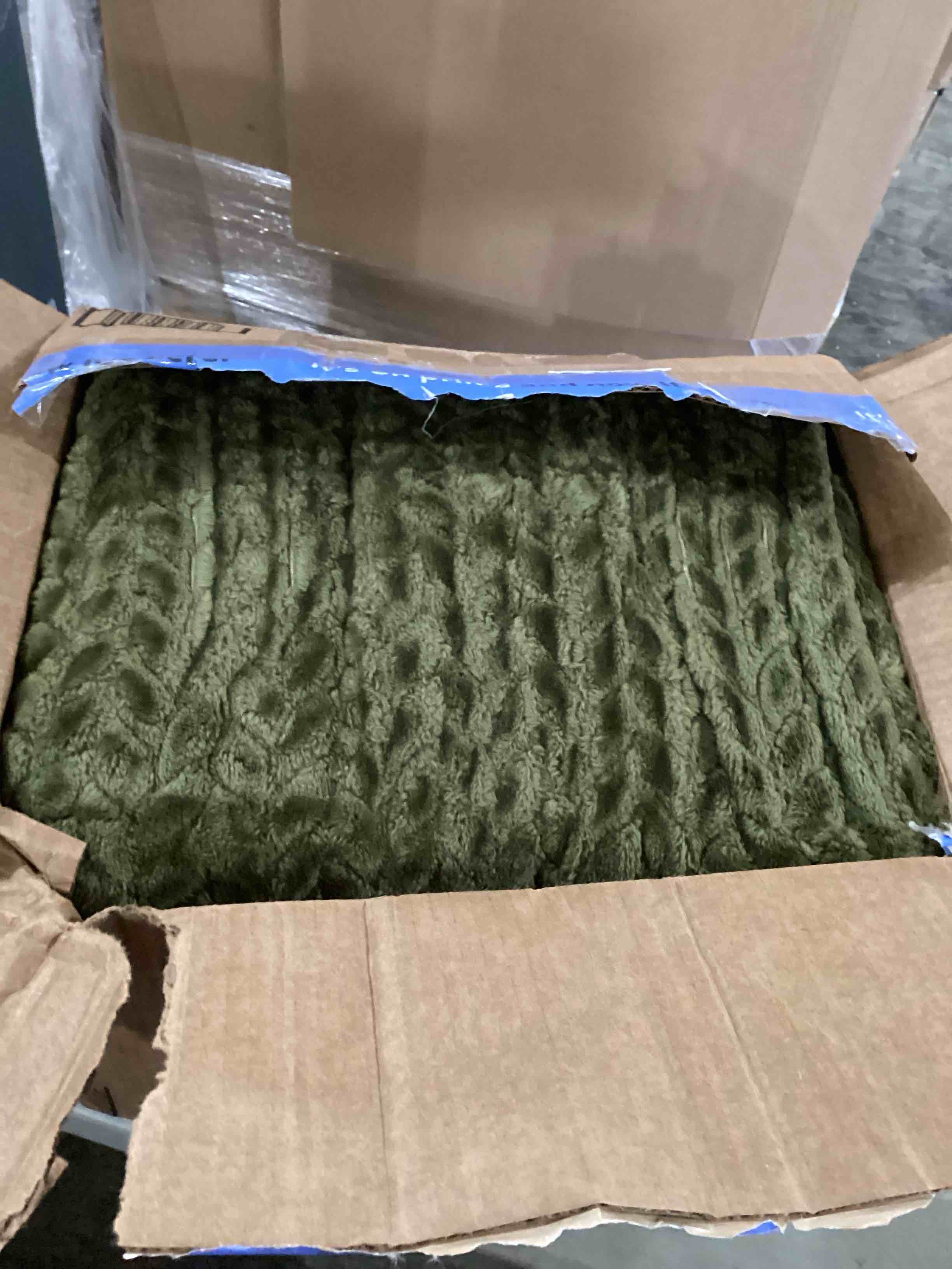 https://s3.amazonaws.com/lotting-images-prod/bidfta/BLU6147982_1720184310822.jpeg