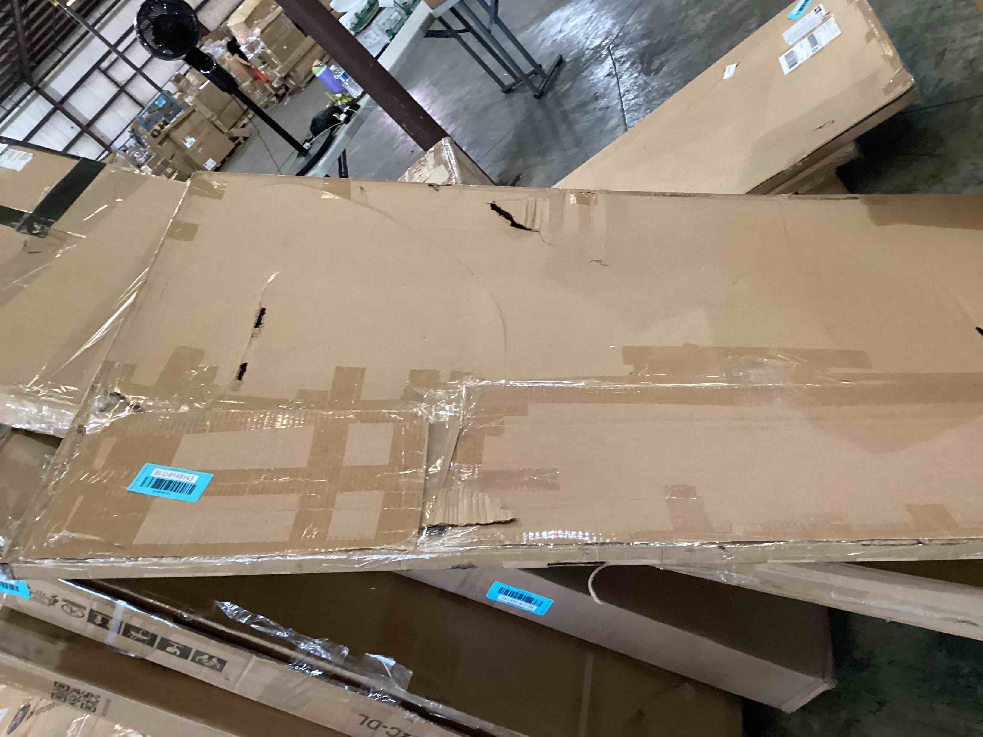https://s3.amazonaws.com/lotting-images-prod/bidfta/BLU6148153_1720636250790.jpeg