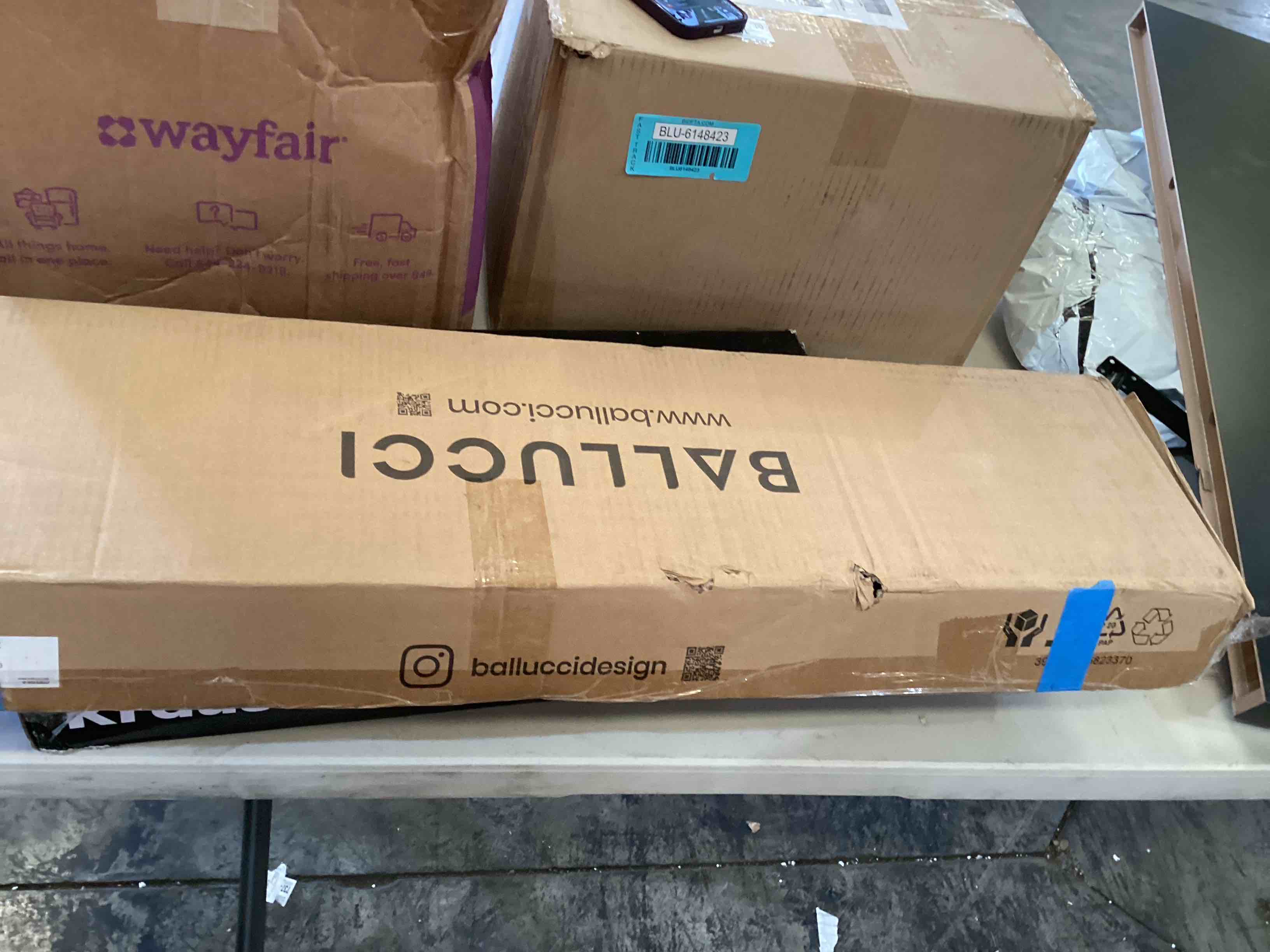 https://s3.amazonaws.com/lotting-images-prod/bidfta/BLU6148429_1721403854640.jpeg