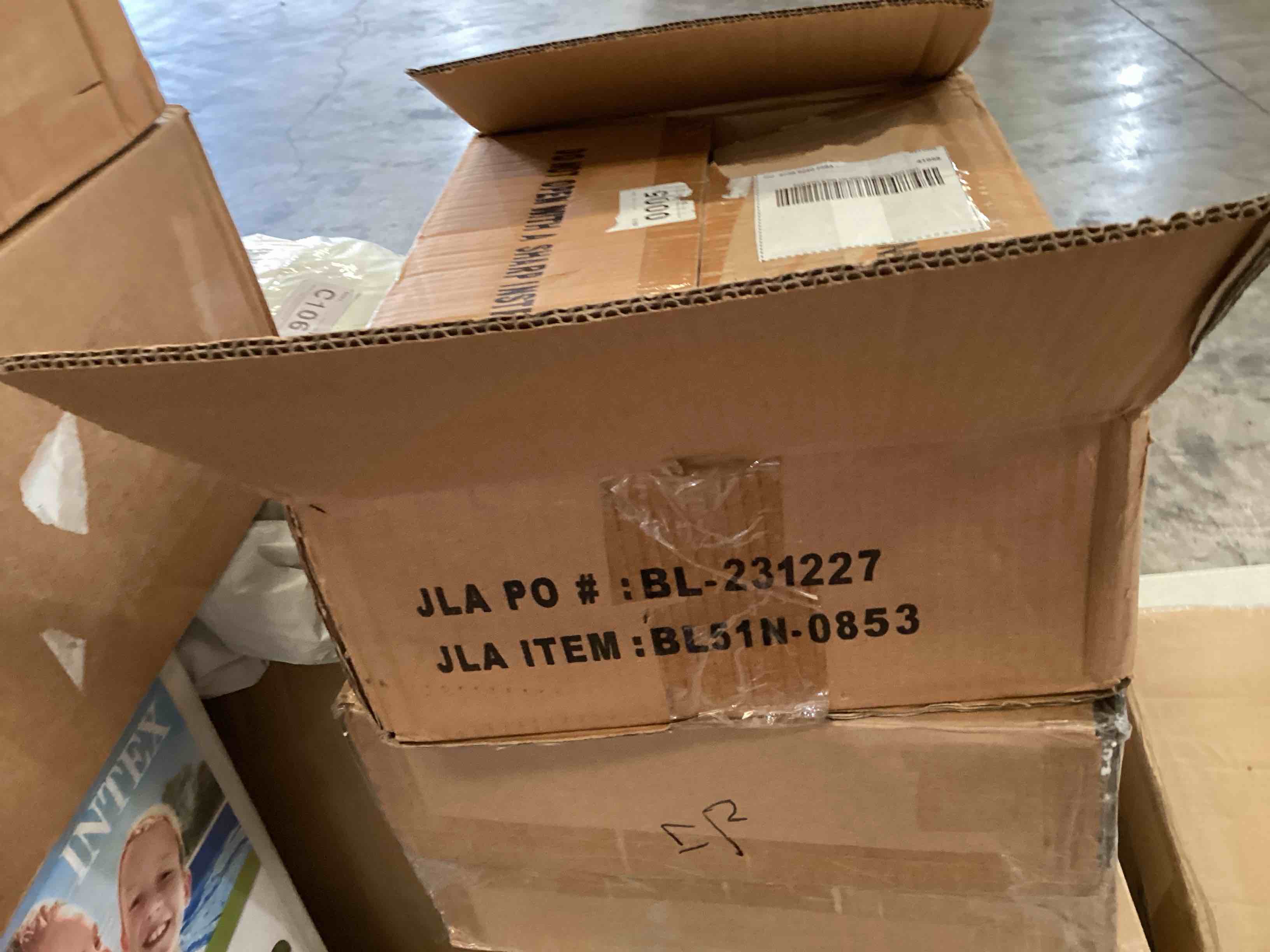 https://s3.amazonaws.com/lotting-images-prod/bidfta/BLU6148456_1721408848466.jpeg