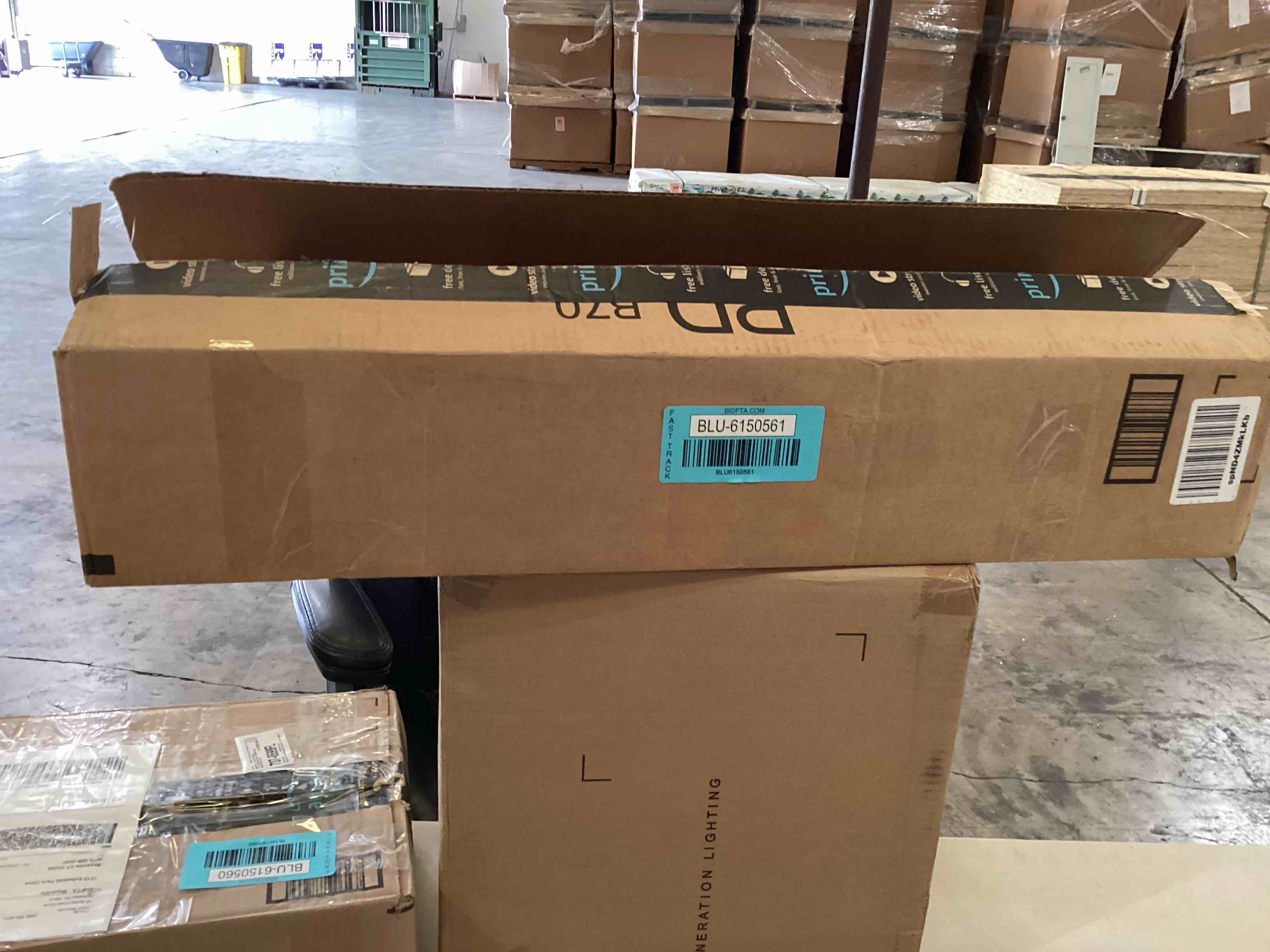 https://s3.amazonaws.com/lotting-images-prod/bidfta/BLU6150561_1722447691490.jpeg