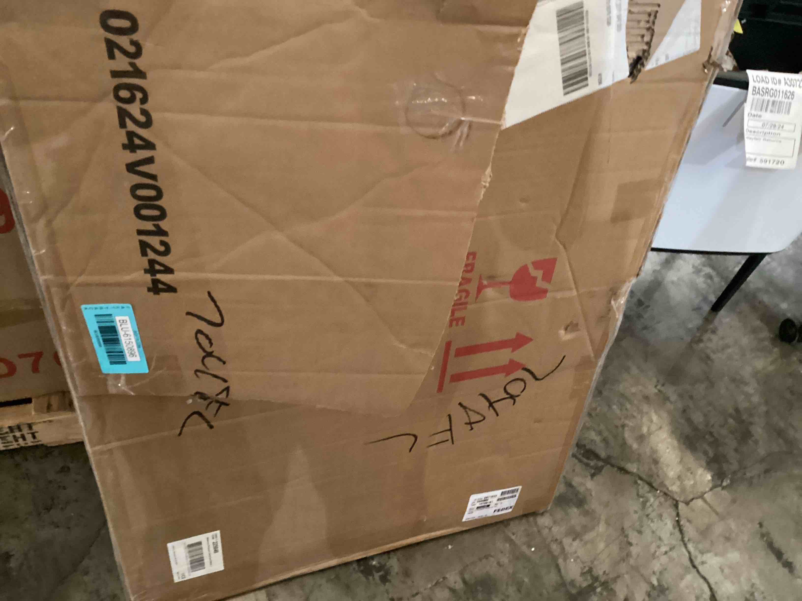 https://s3.amazonaws.com/lotting-images-prod/bidfta/BLU6150896_1722952411172.jpeg