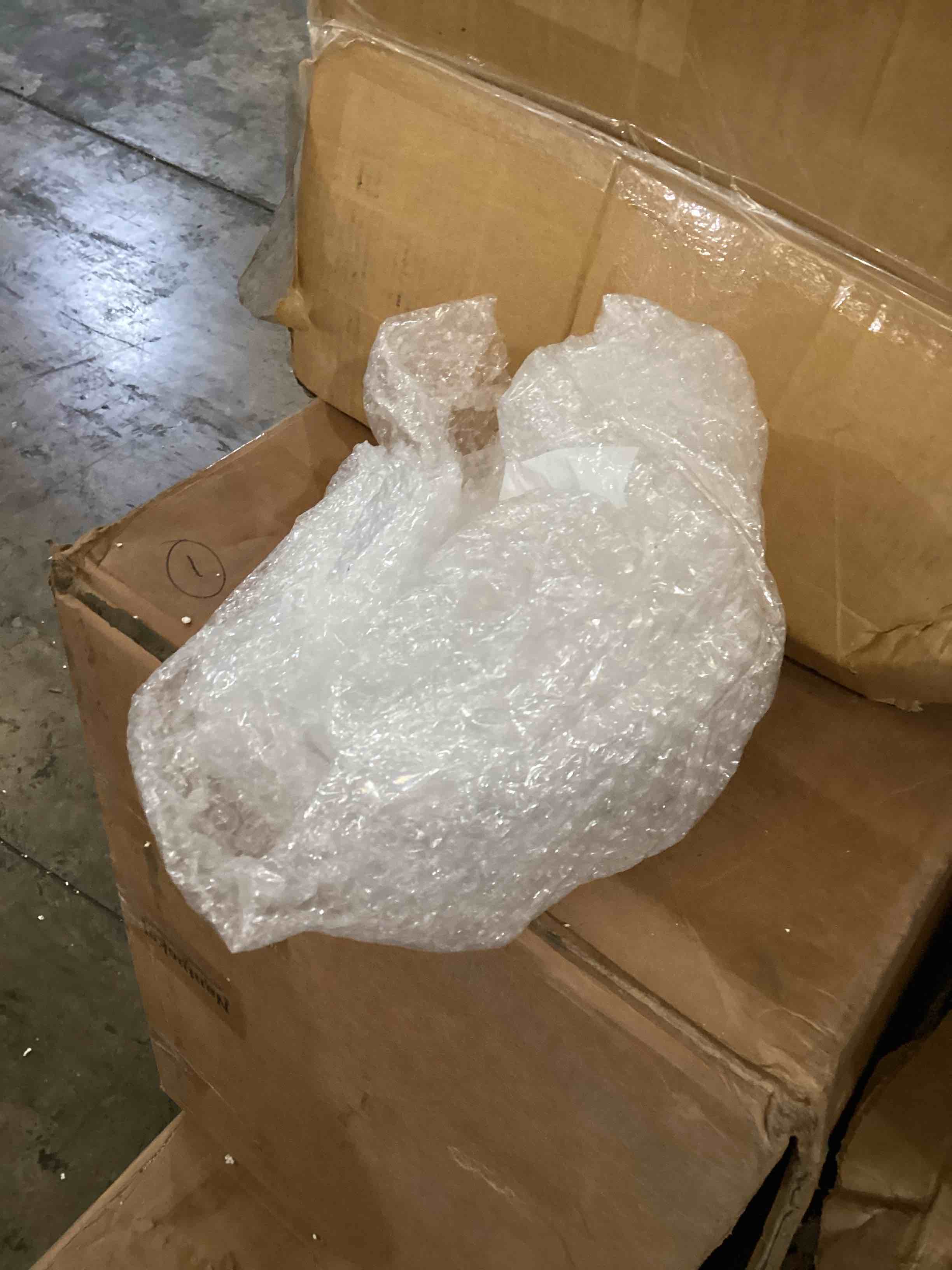 https://s3.amazonaws.com/lotting-images-prod/bidfta/BLU6151064_1723122850554.jpeg
