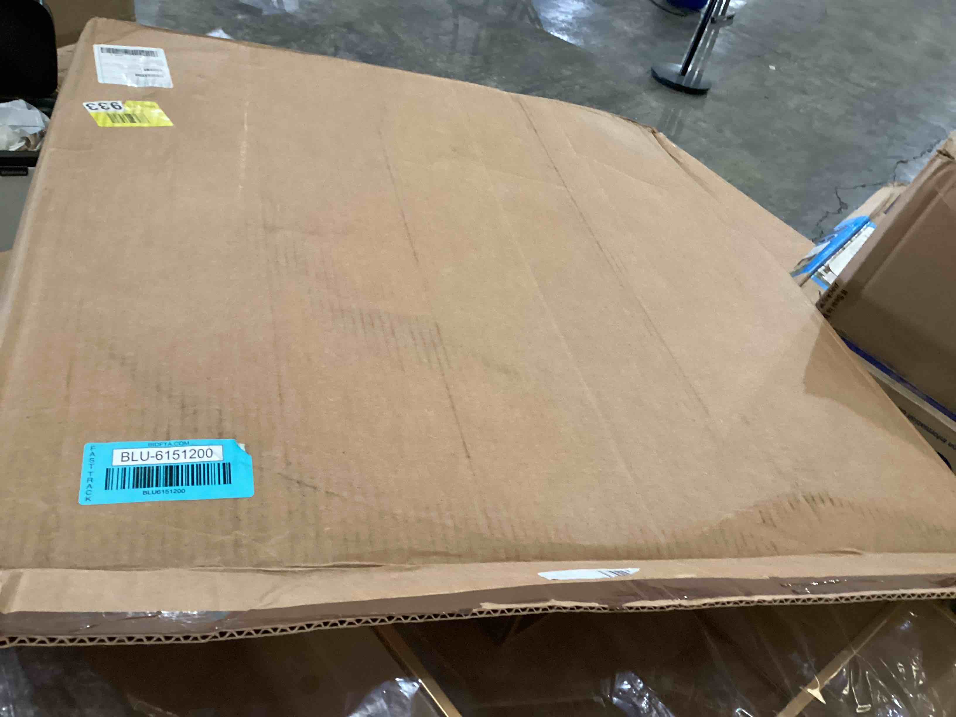 https://s3.amazonaws.com/lotting-images-prod/bidfta/BLU6151200_1723226805101.jpeg