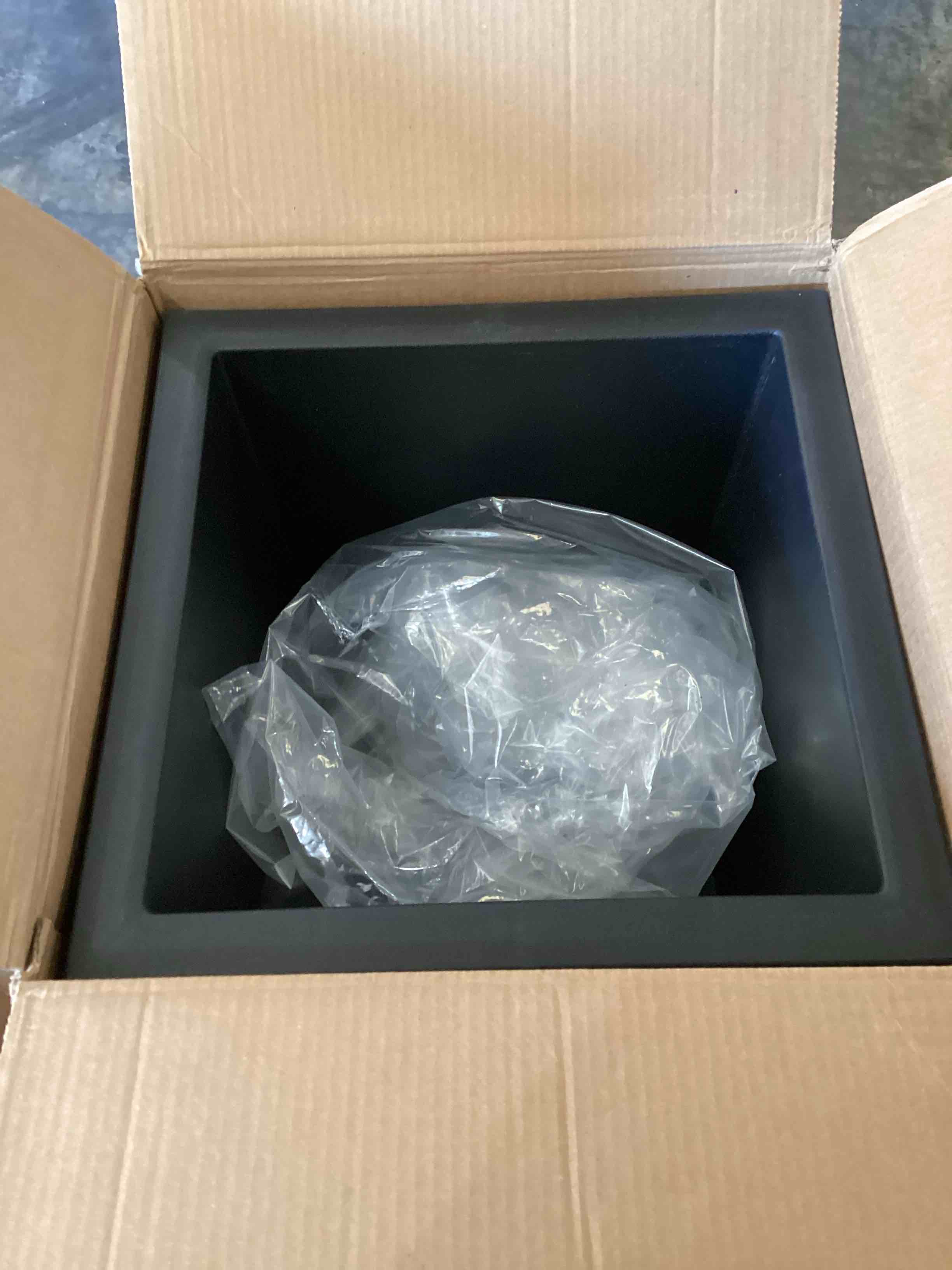 https://s3.amazonaws.com/lotting-images-prod/bidfta/BLU6151379_1723641352776.jpeg