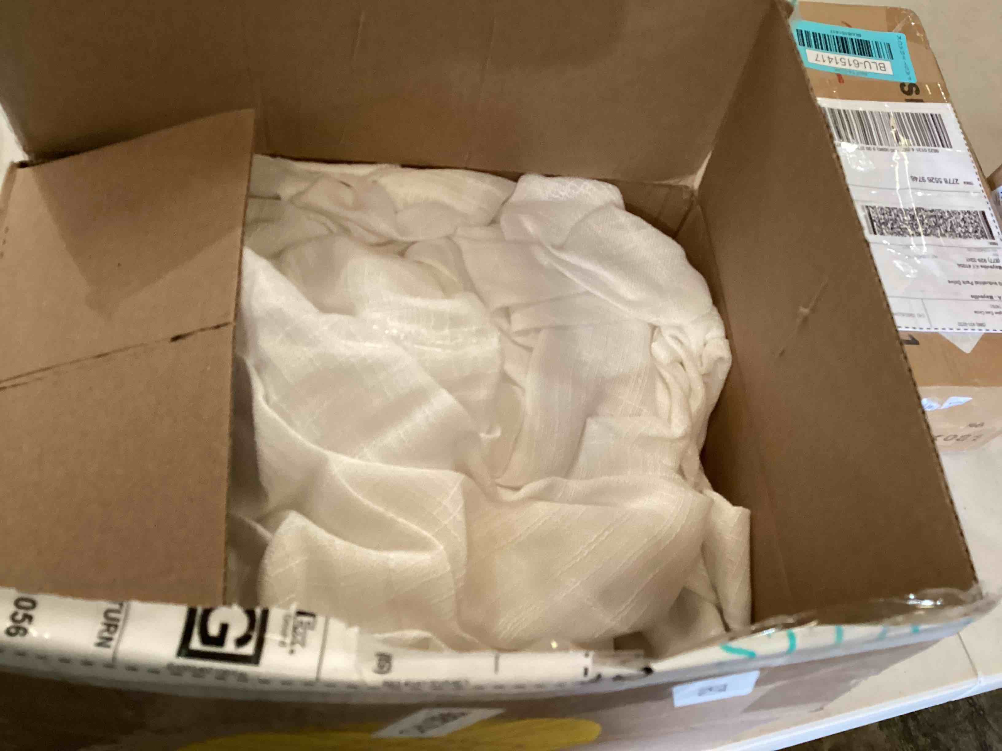 https://s3.amazonaws.com/lotting-images-prod/bidfta/BLU6151394_1723648908207.jpeg