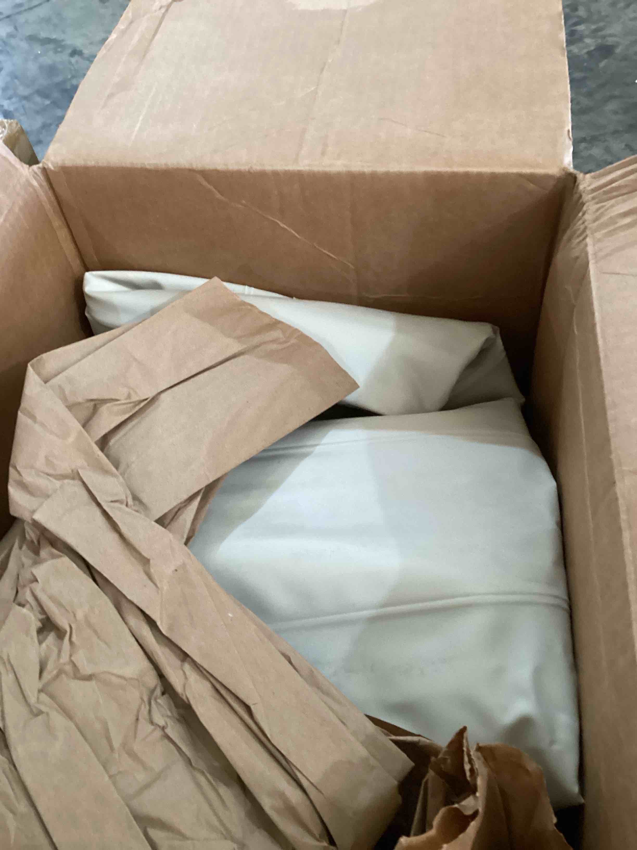https://s3.amazonaws.com/lotting-images-prod/bidfta/BLU6151494_1723724894904.jpeg