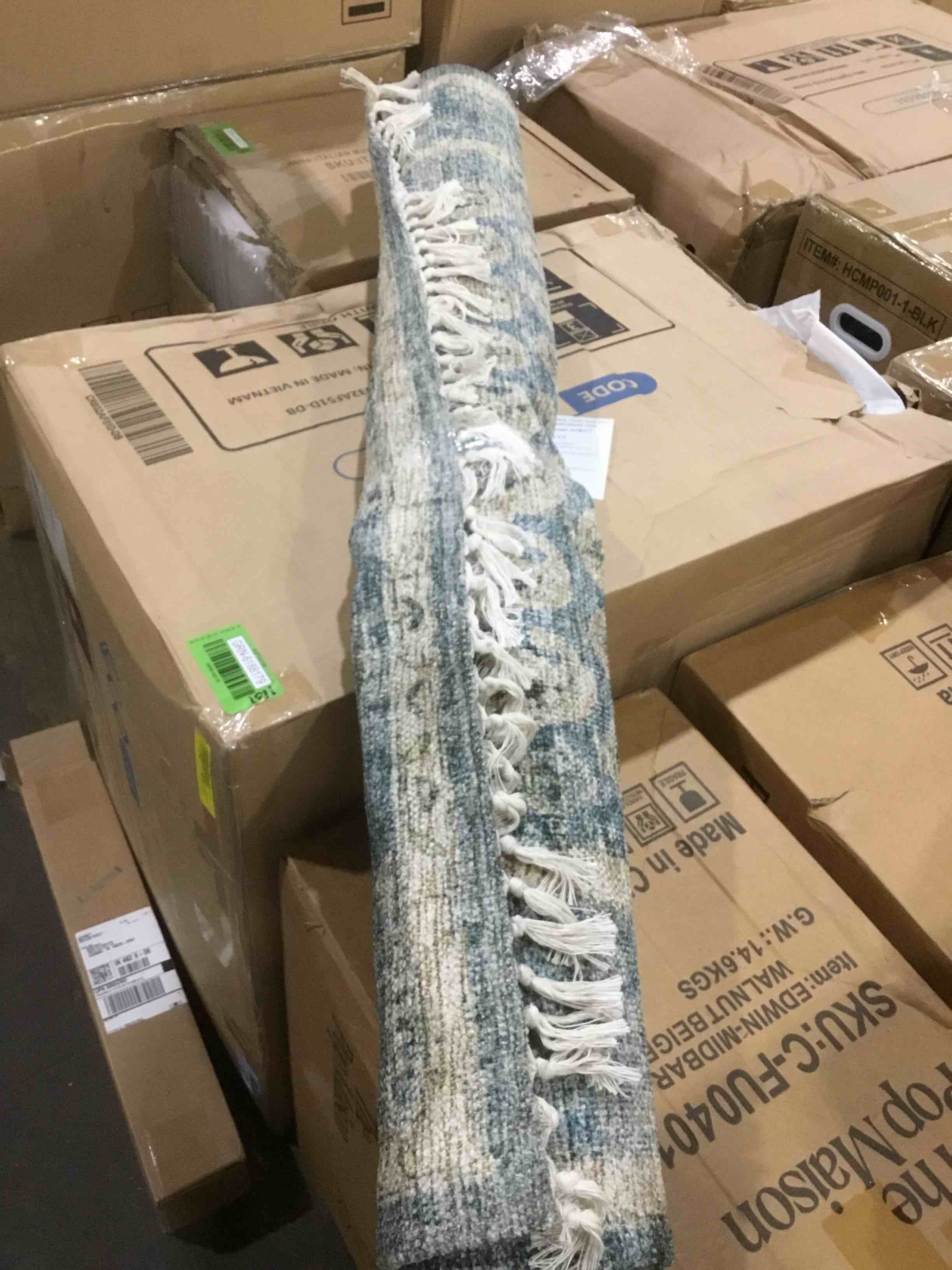 https://s3.amazonaws.com/lotting-images-prod/bidfta/BLU6180441_1715981455298.jpeg