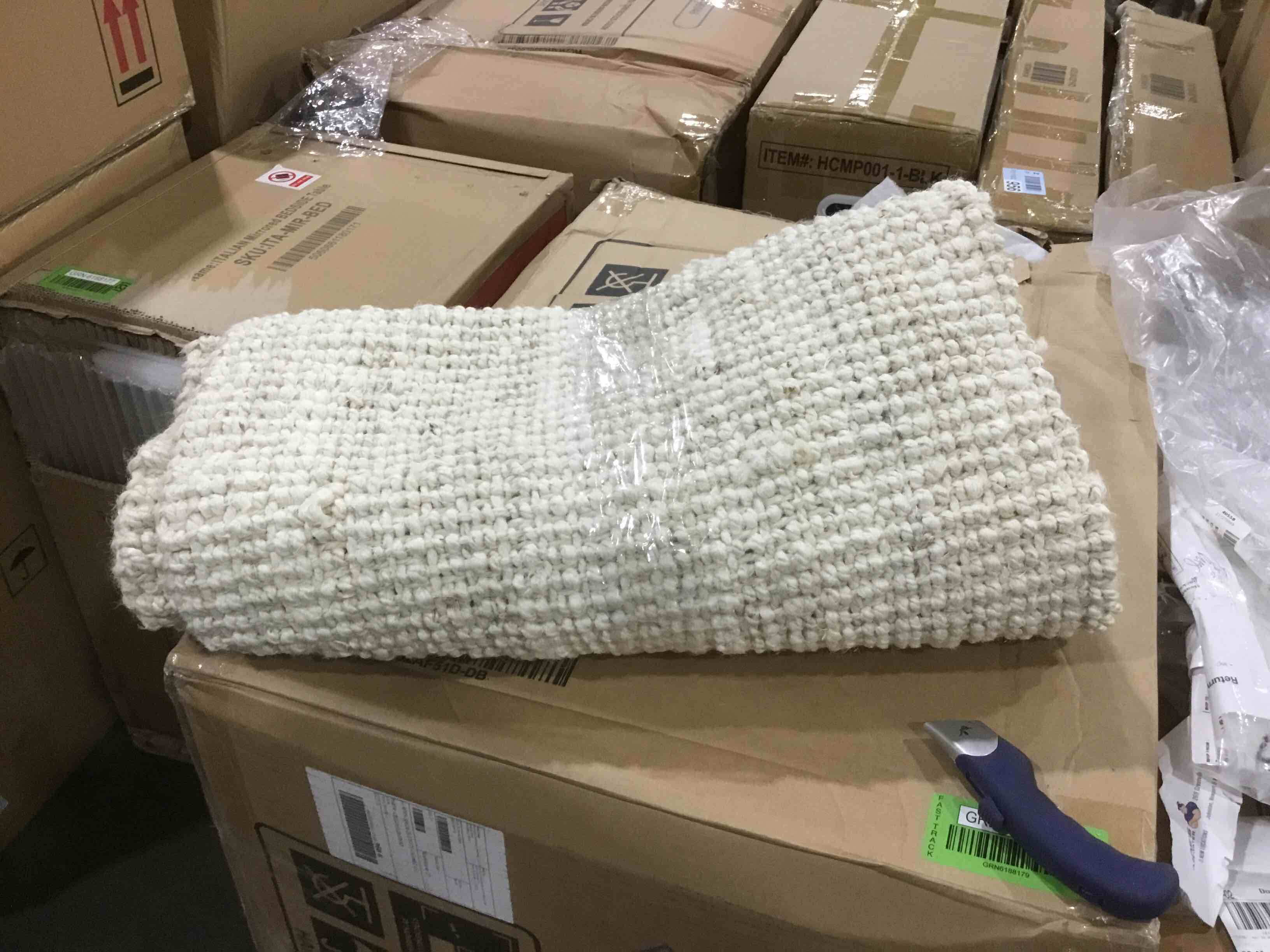 https://s3.amazonaws.com/lotting-images-prod/bidfta/BLU6180463_1715985074619.jpeg