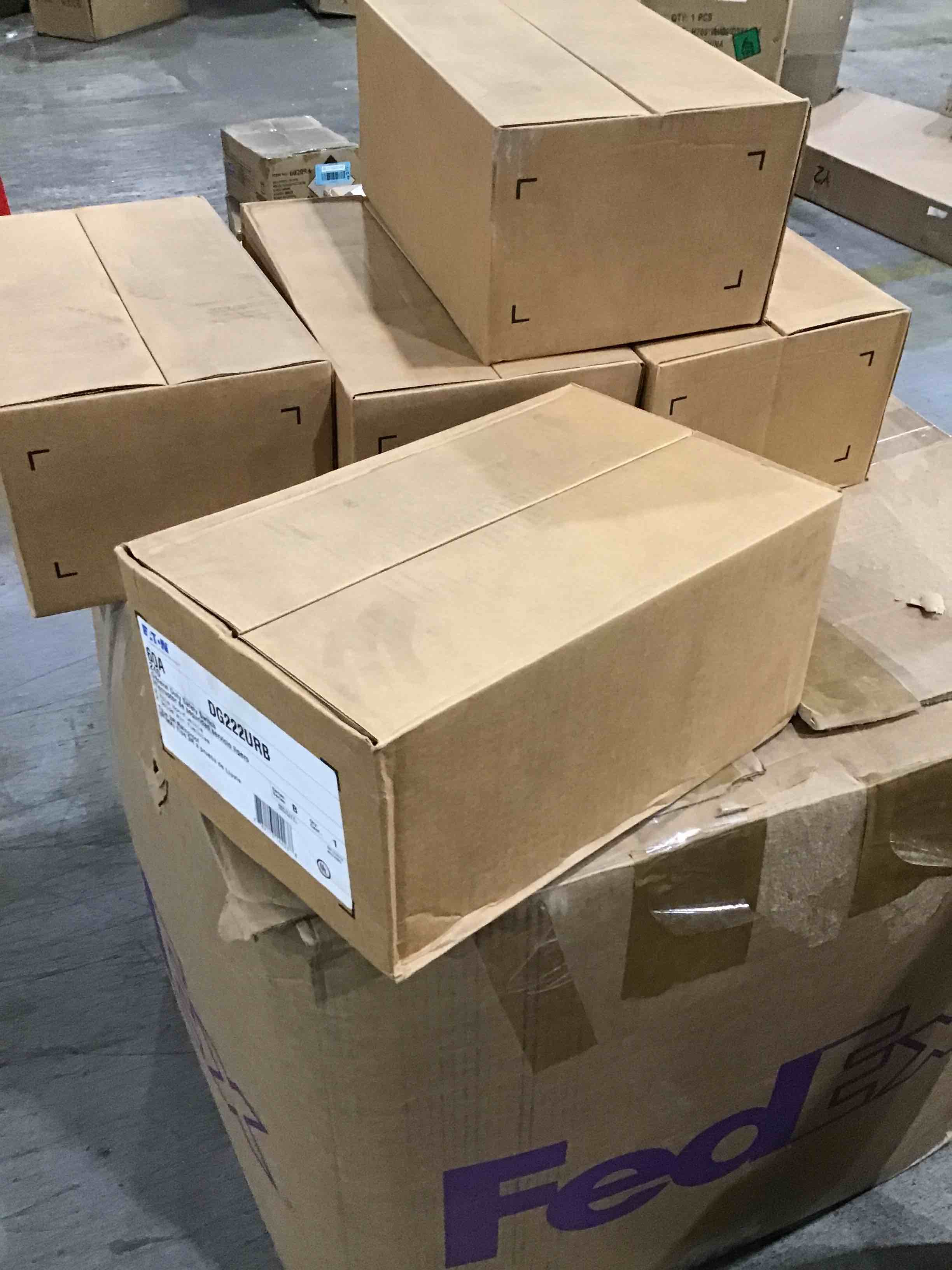 https://s3.amazonaws.com/lotting-images-prod/bidfta/BLU6182069_1716490608851.jpeg