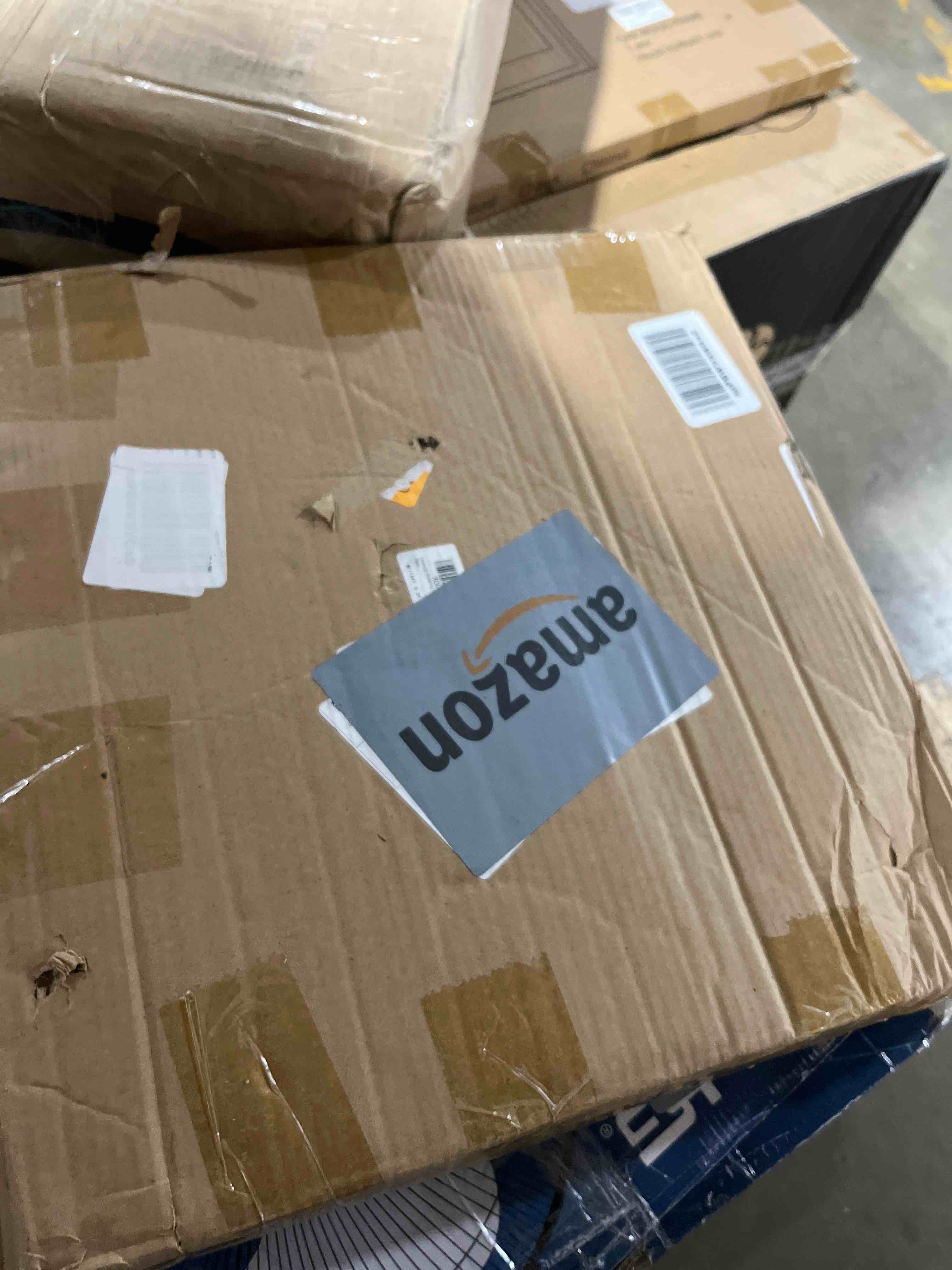 https://s3.amazonaws.com/lotting-images-prod/bidfta/BLU6188745_1714506474540.jpeg