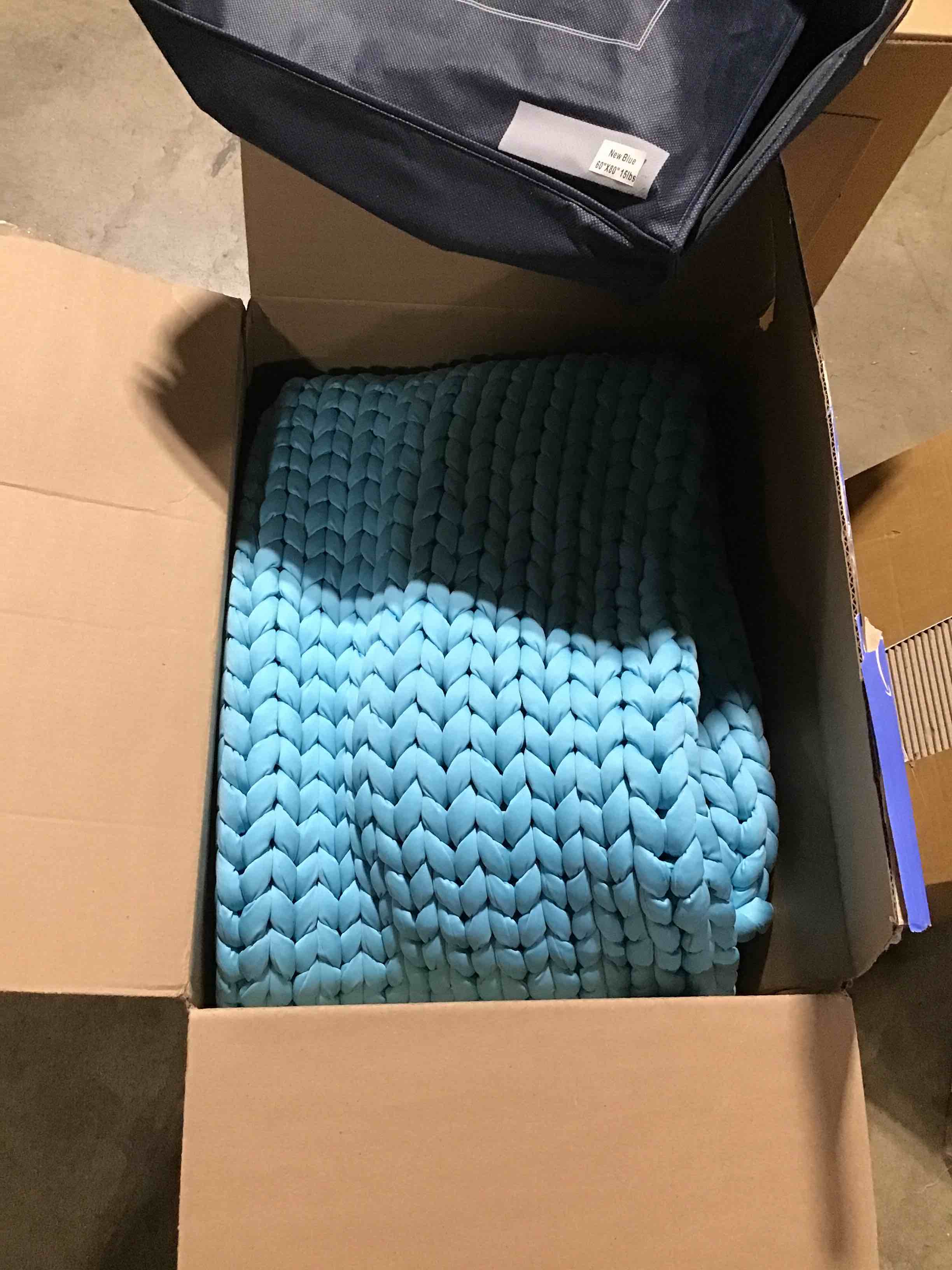 https://s3.amazonaws.com/lotting-images-prod/bidfta/BLU6190434_1714657606615.jpeg