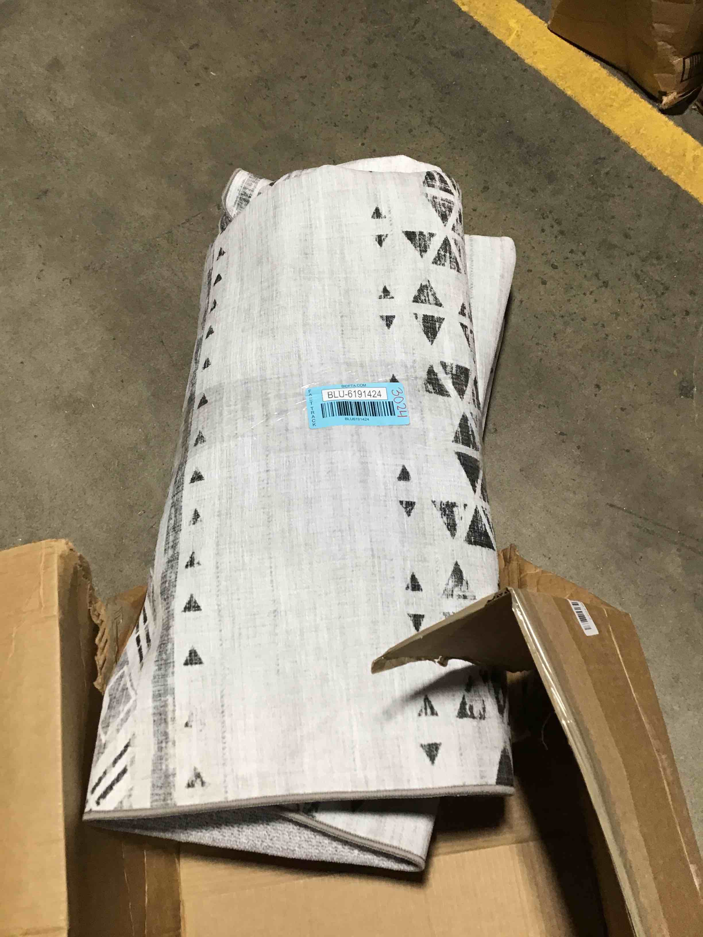 https://s3.amazonaws.com/lotting-images-prod/bidfta/BLU6191424_1715955469440.jpeg
