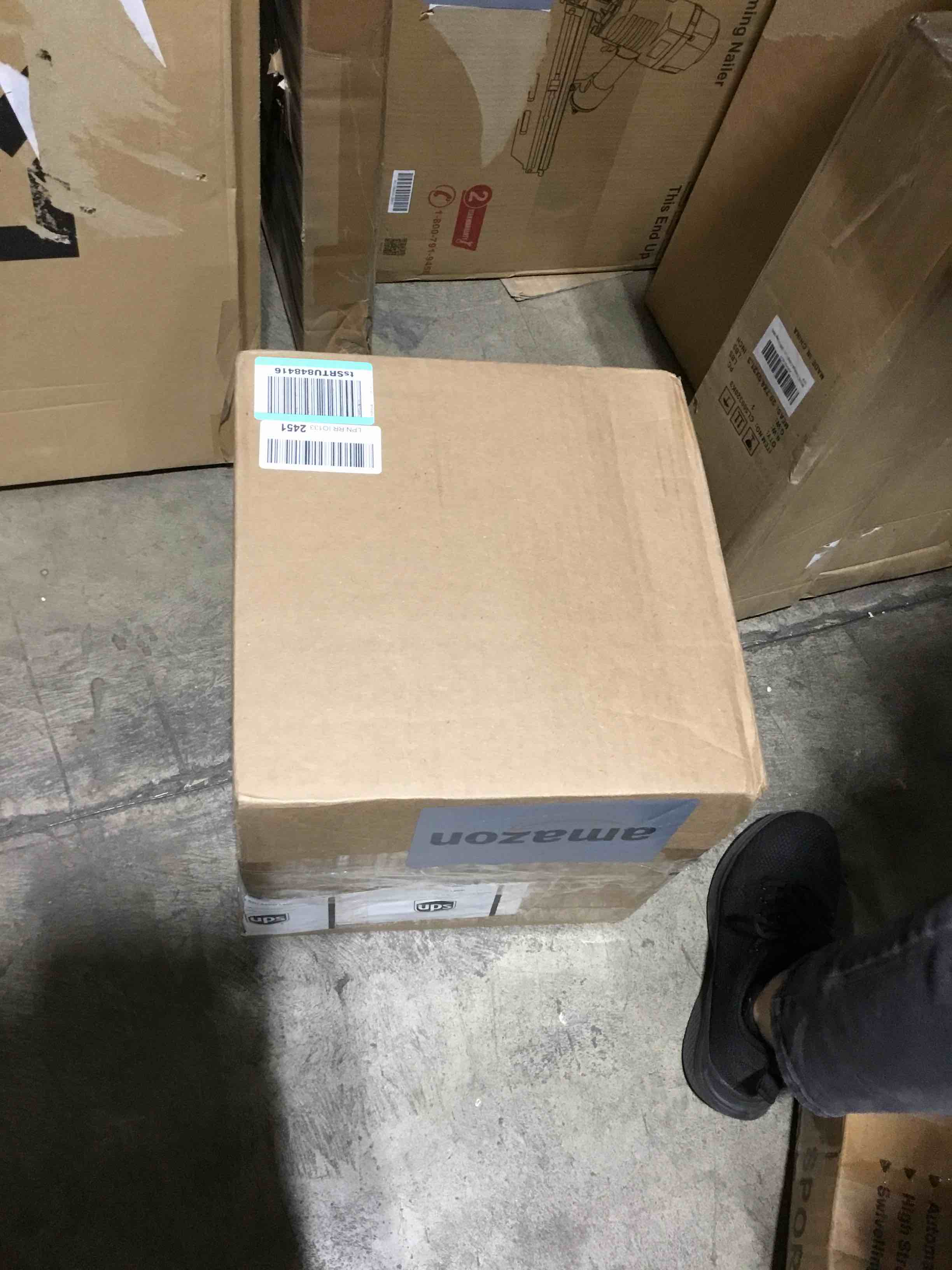 https://s3.amazonaws.com/lotting-images-prod/bidfta/BLU6192600_1715197753779.jpeg