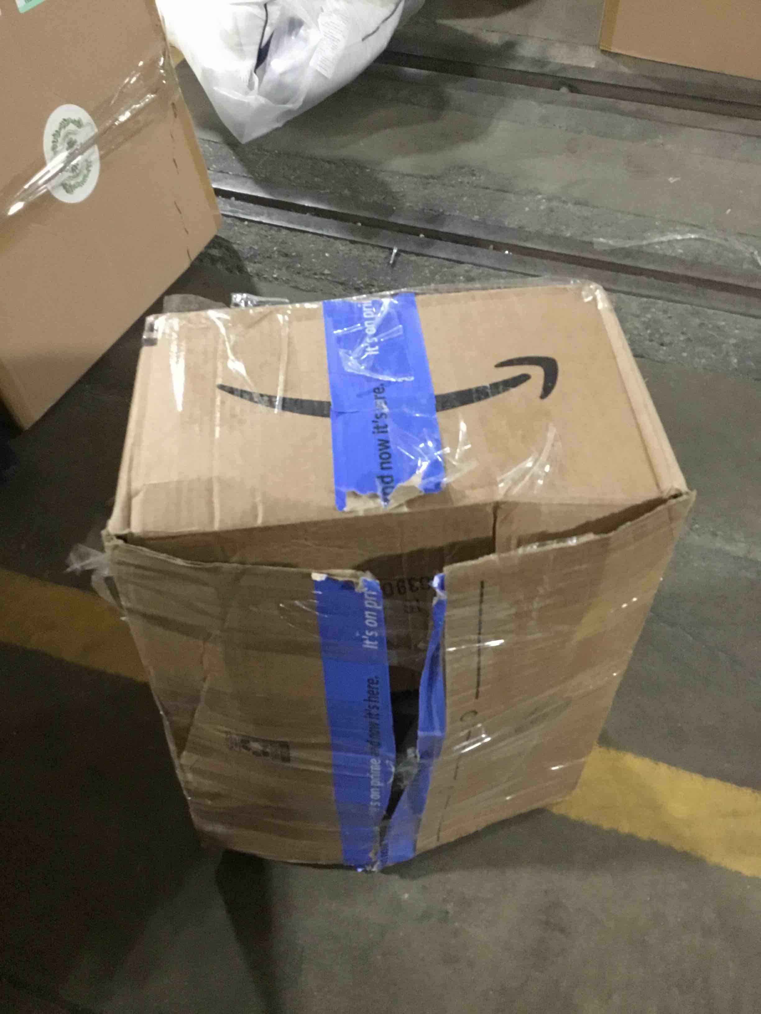 https://s3.amazonaws.com/lotting-images-prod/bidfta/BLU6196600_1715003217373.jpeg