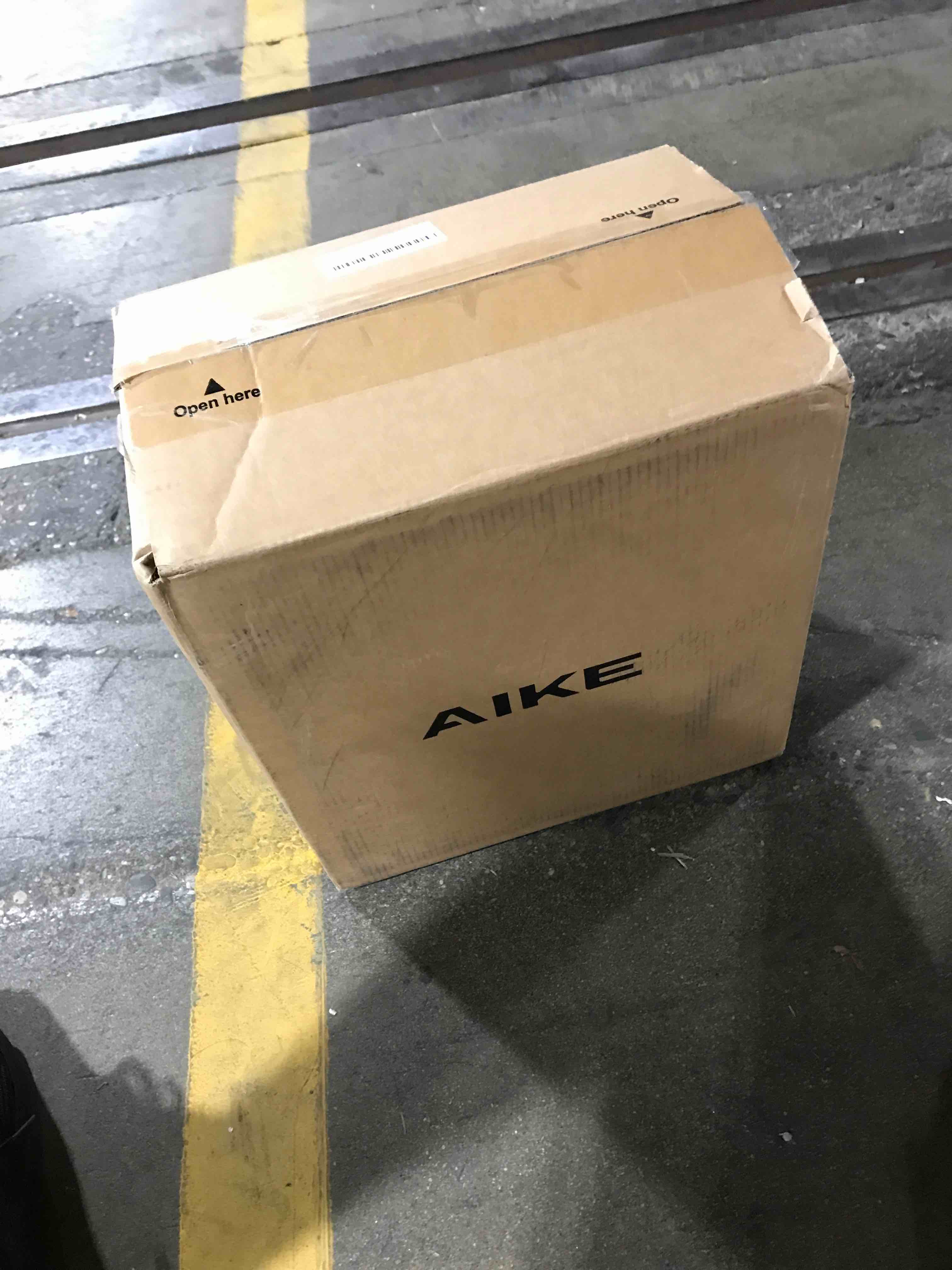 https://s3.amazonaws.com/lotting-images-prod/bidfta/BLU6196644_1715002092915.jpeg