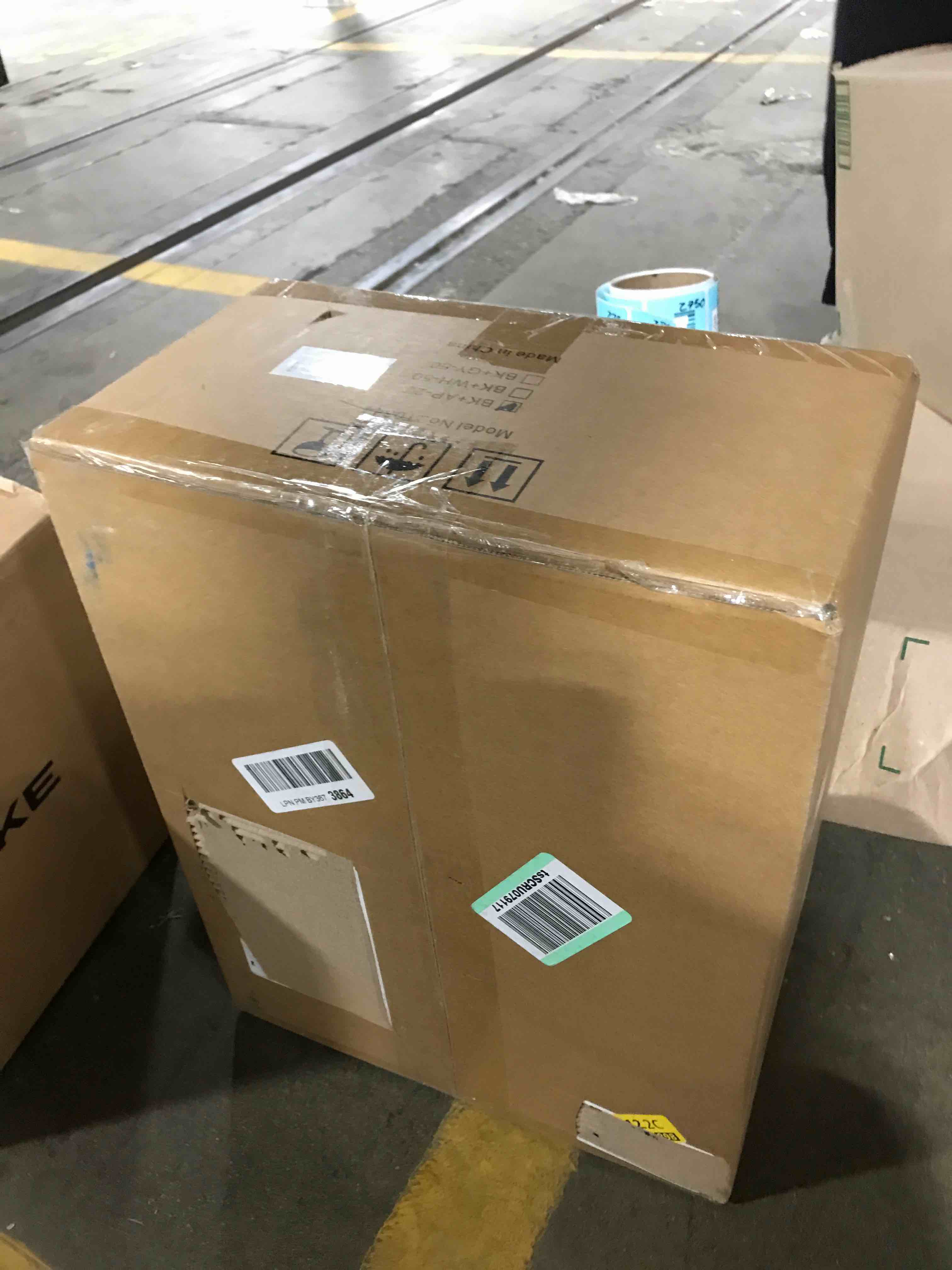 https://s3.amazonaws.com/lotting-images-prod/bidfta/BLU6196645_1715002136741.jpeg