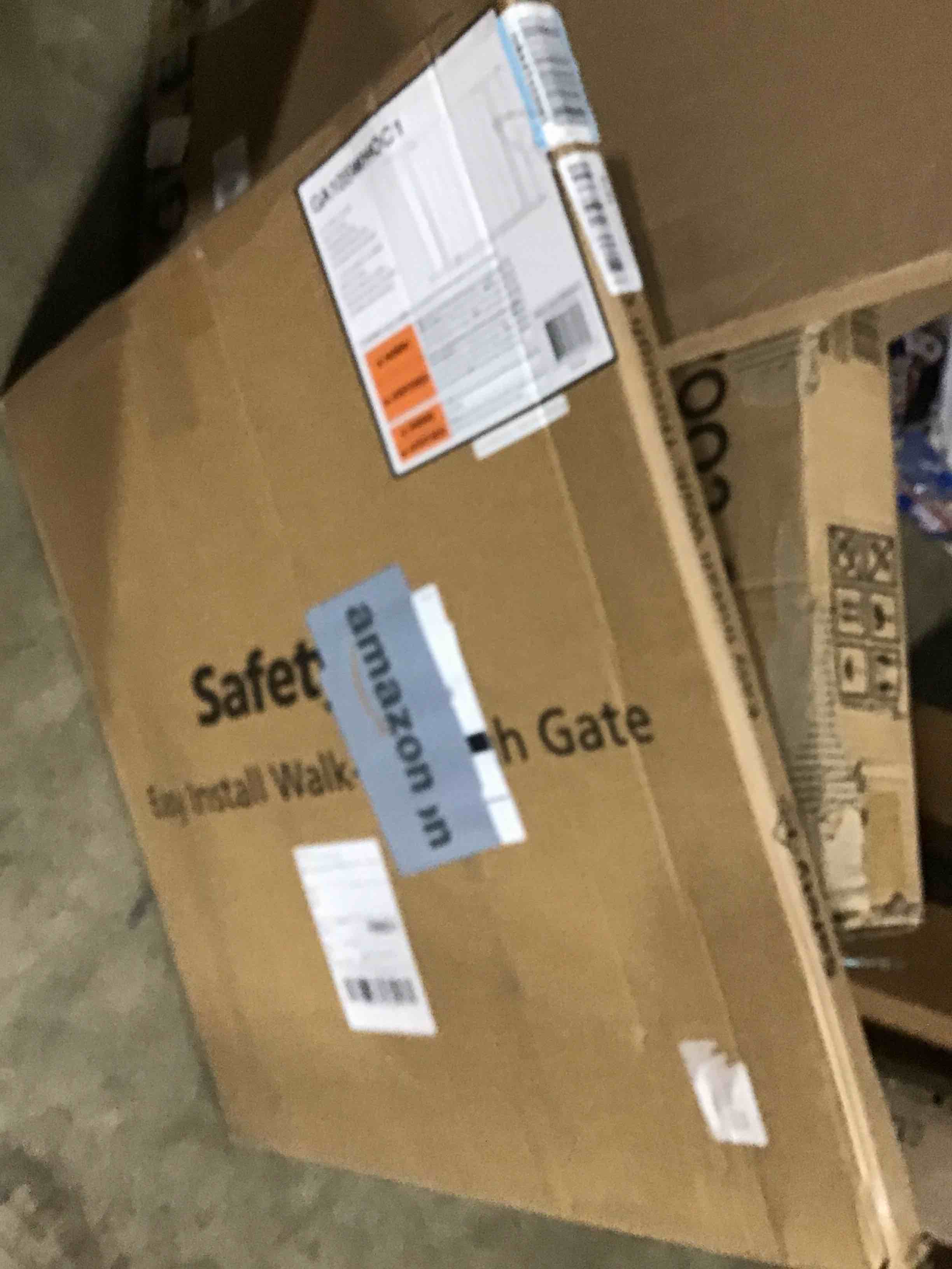https://s3.amazonaws.com/lotting-images-prod/bidfta/BLU6199078_1714766164649.jpeg